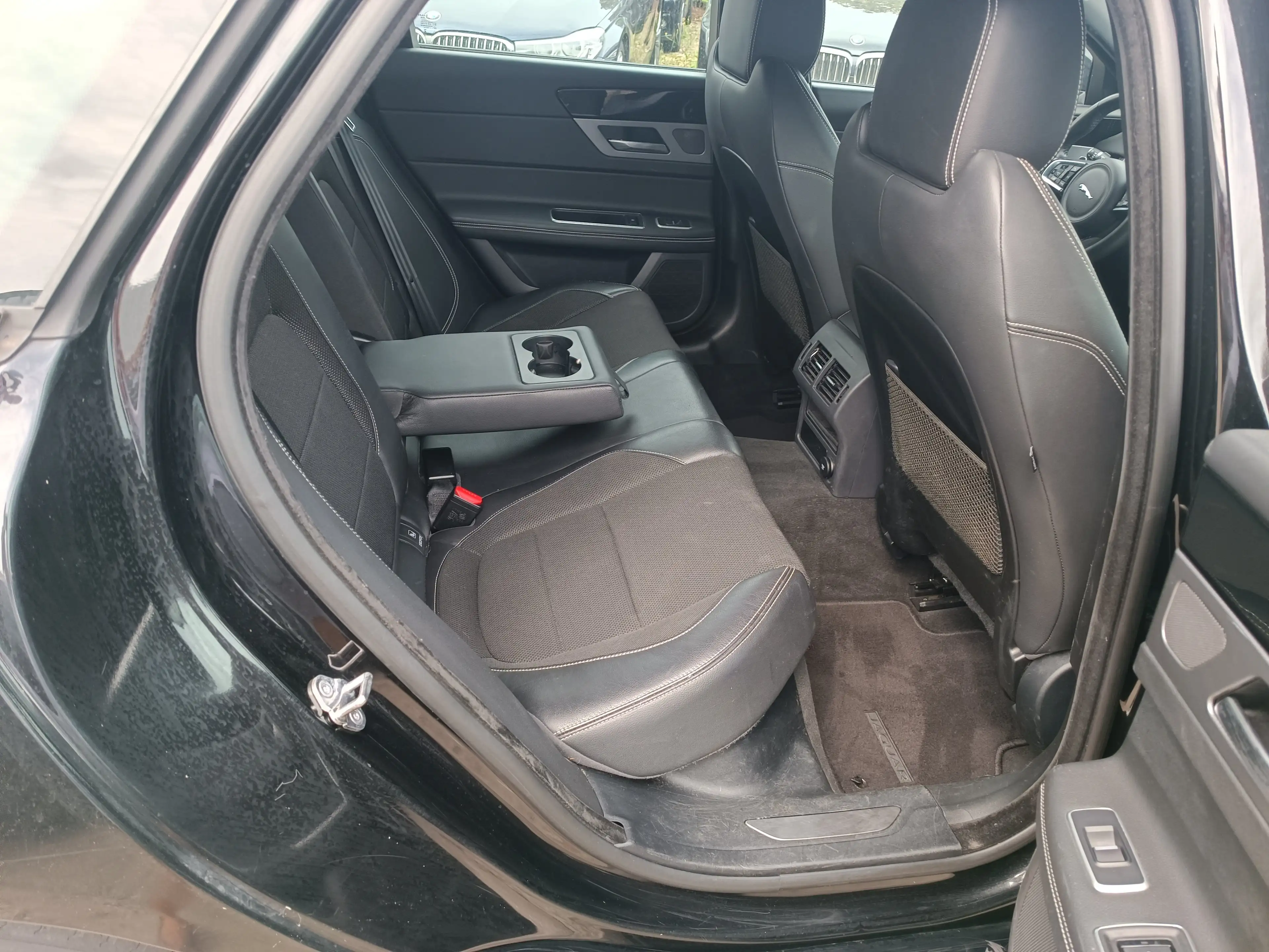 Jaguar XF Aut. R-Sport,NAVI,KAMERA,TEILLEDER,ALU,XENON,2xPDC — photo 10