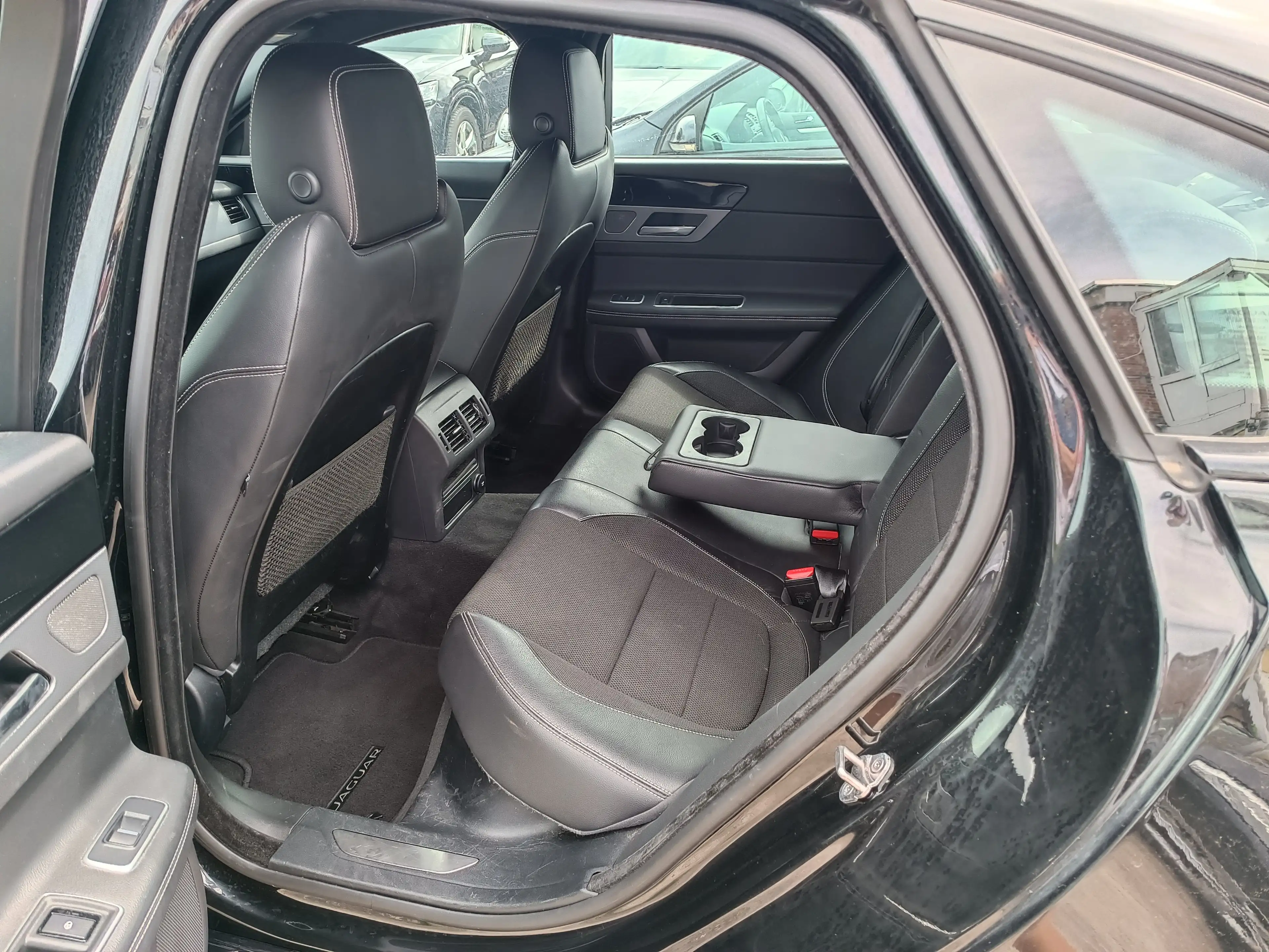 Jaguar XF Aut. R-Sport,NAVI,KAMERA,TEILLEDER,ALU,XENON,2xPDC — photo 11