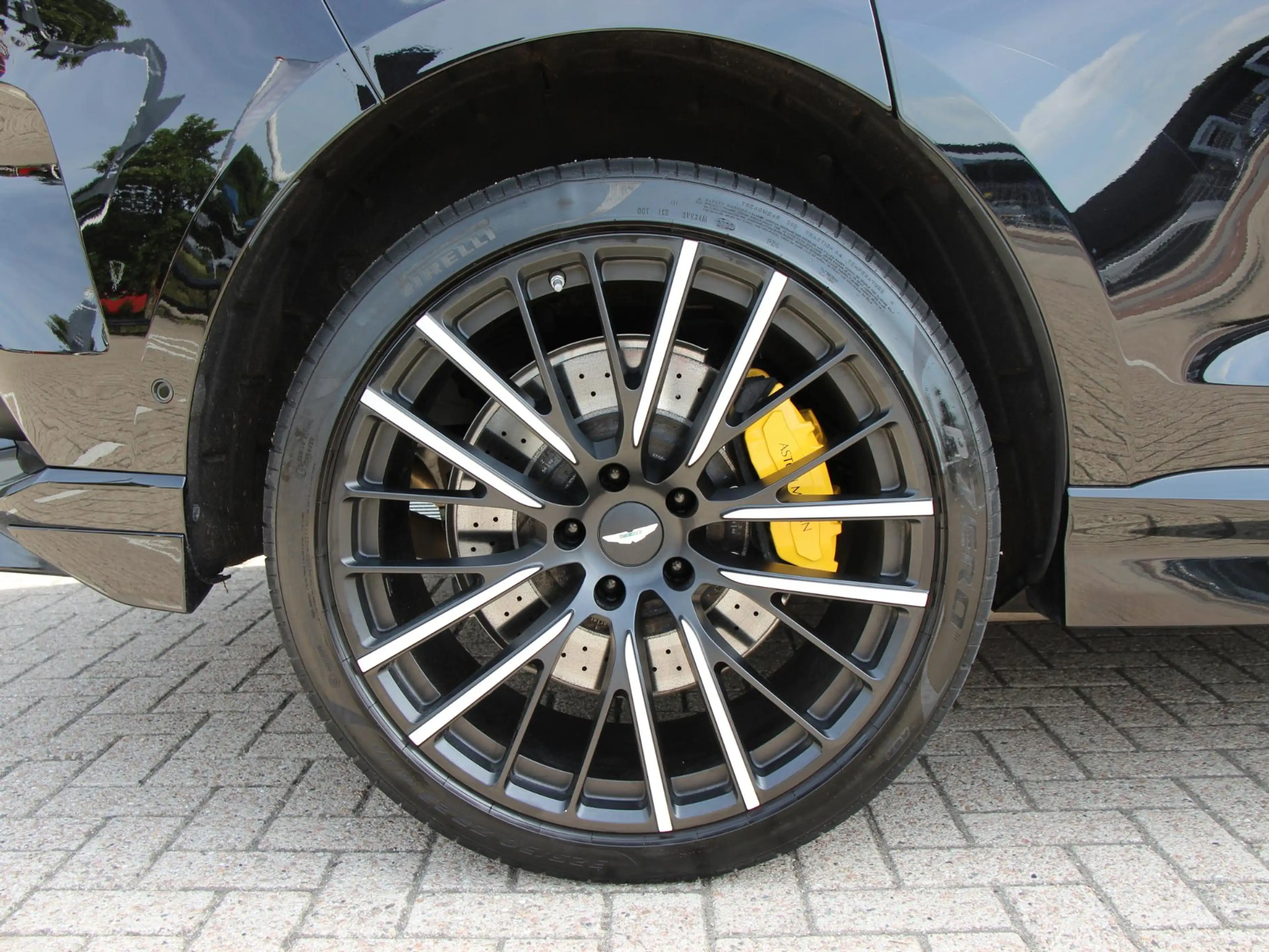 Aston Martin DBX 4.0 V8 707 — photo 5
