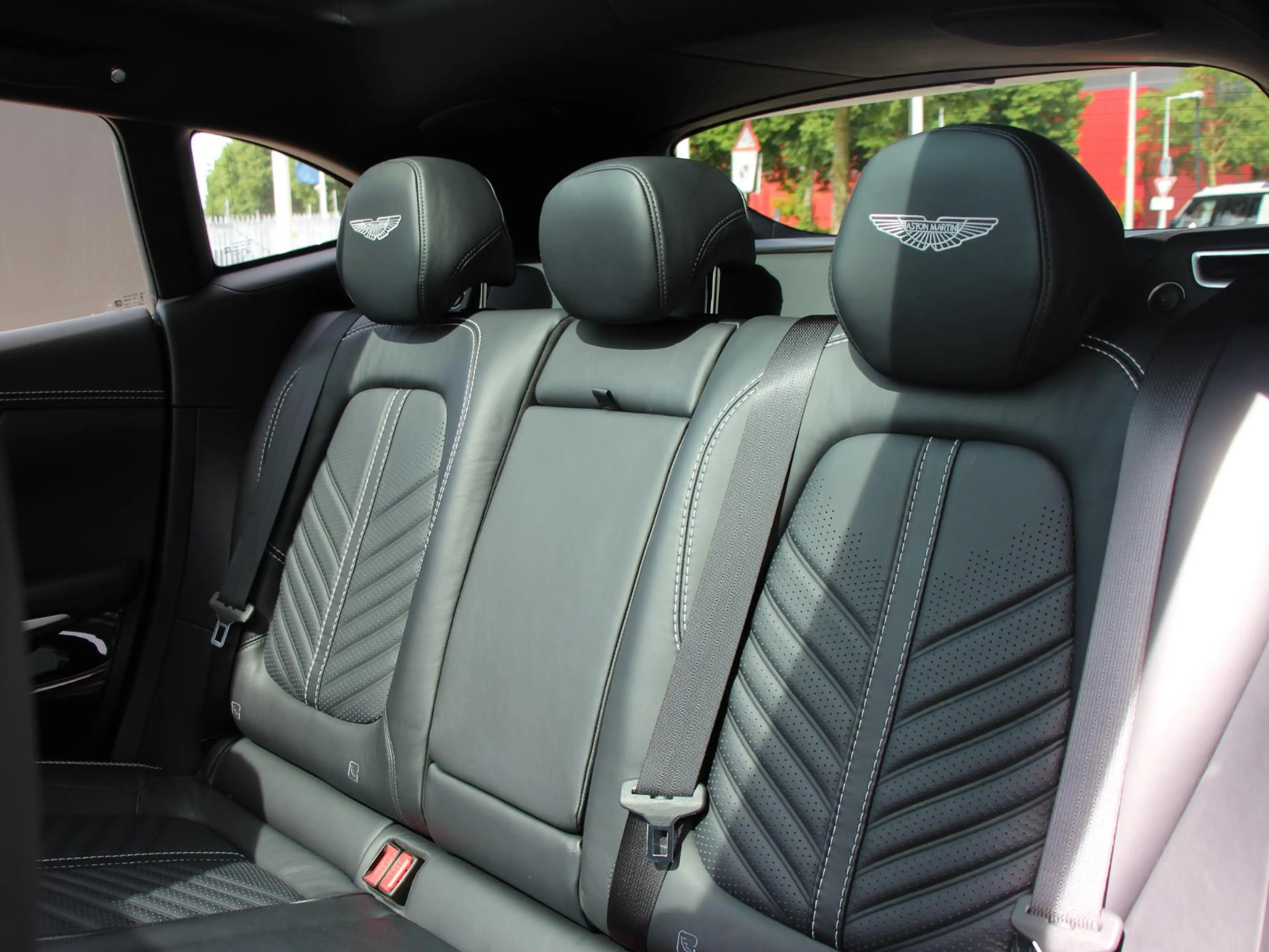 Aston Martin DBX 4.0 V8 707 — photo 37