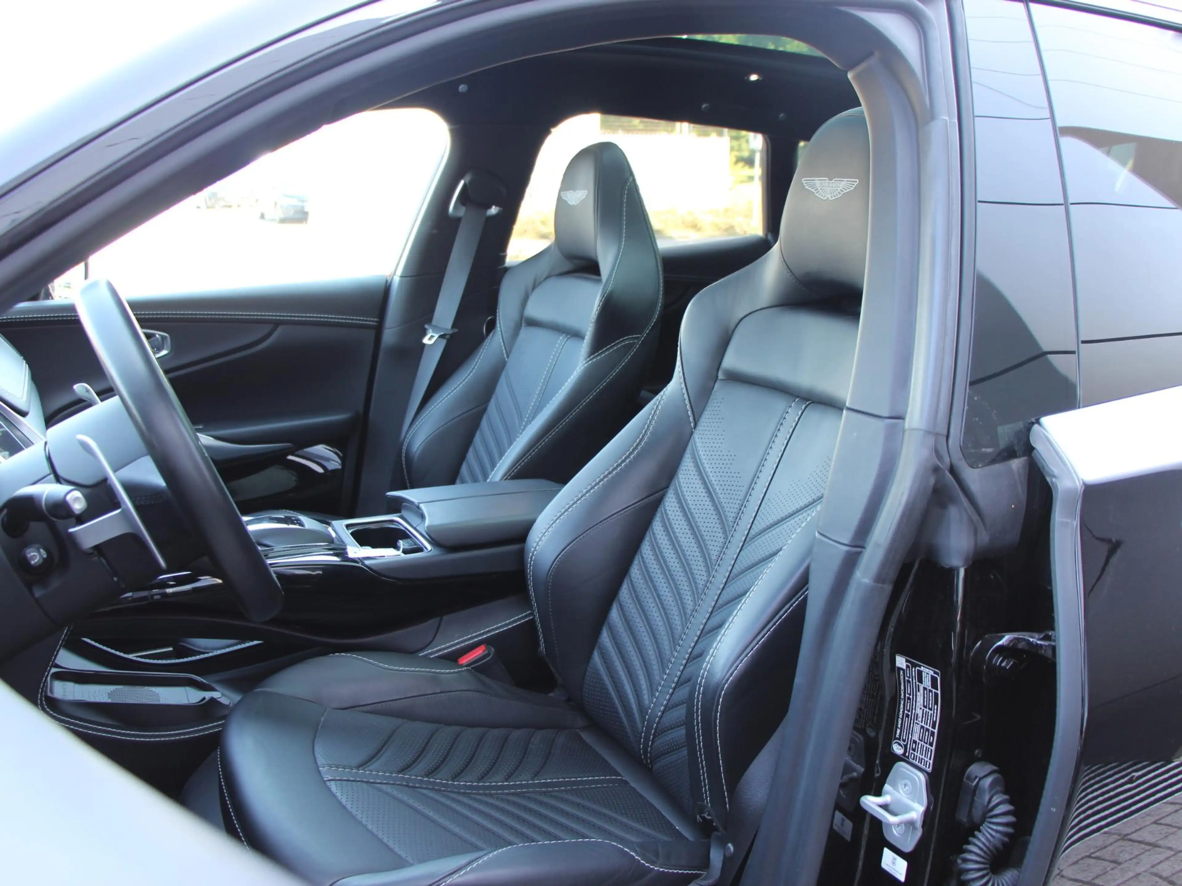 Aston Martin DBX 4.0 V8 707 — photo 35