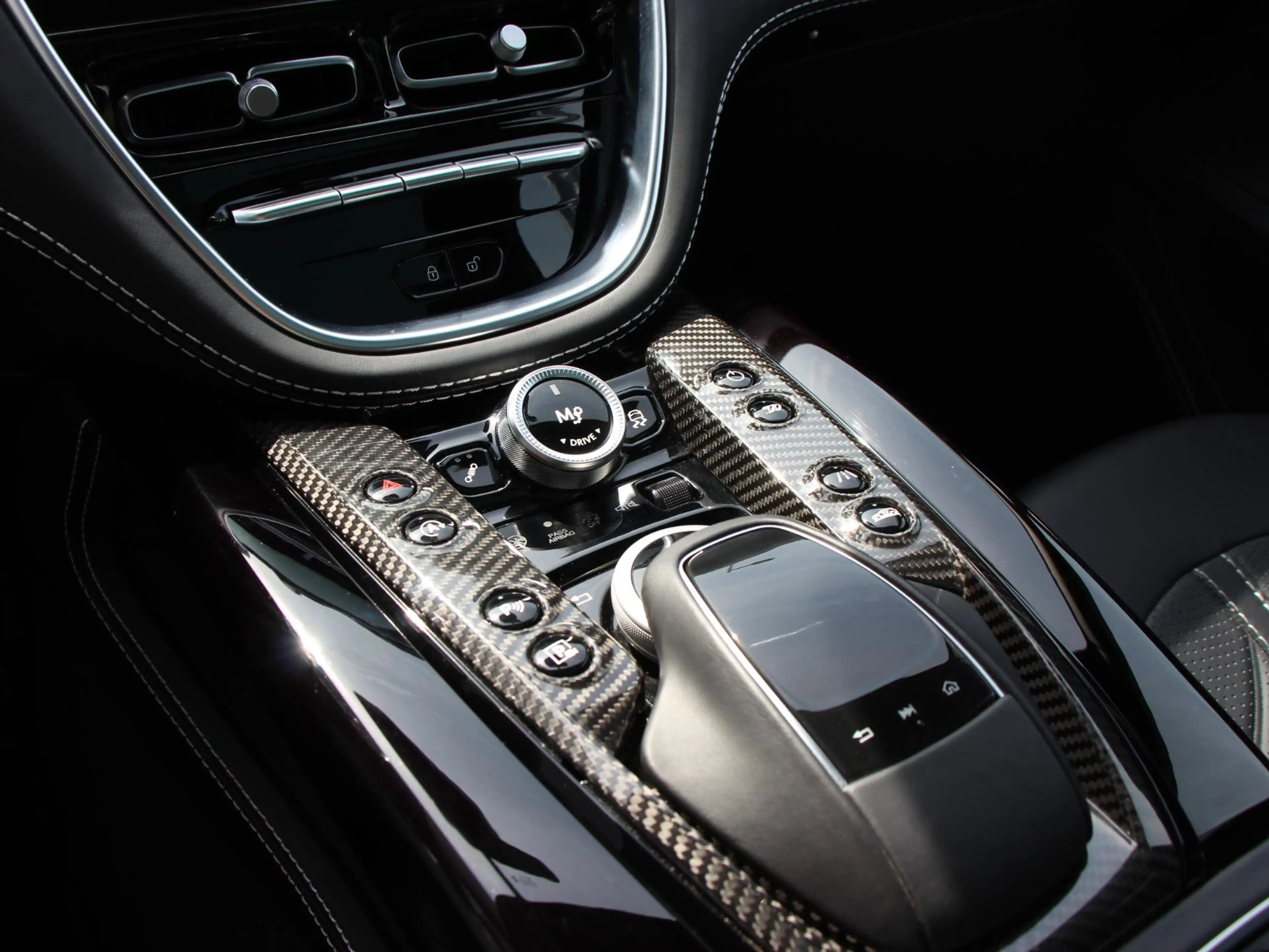 Aston Martin DBX 4.0 V8 707 — photo 20