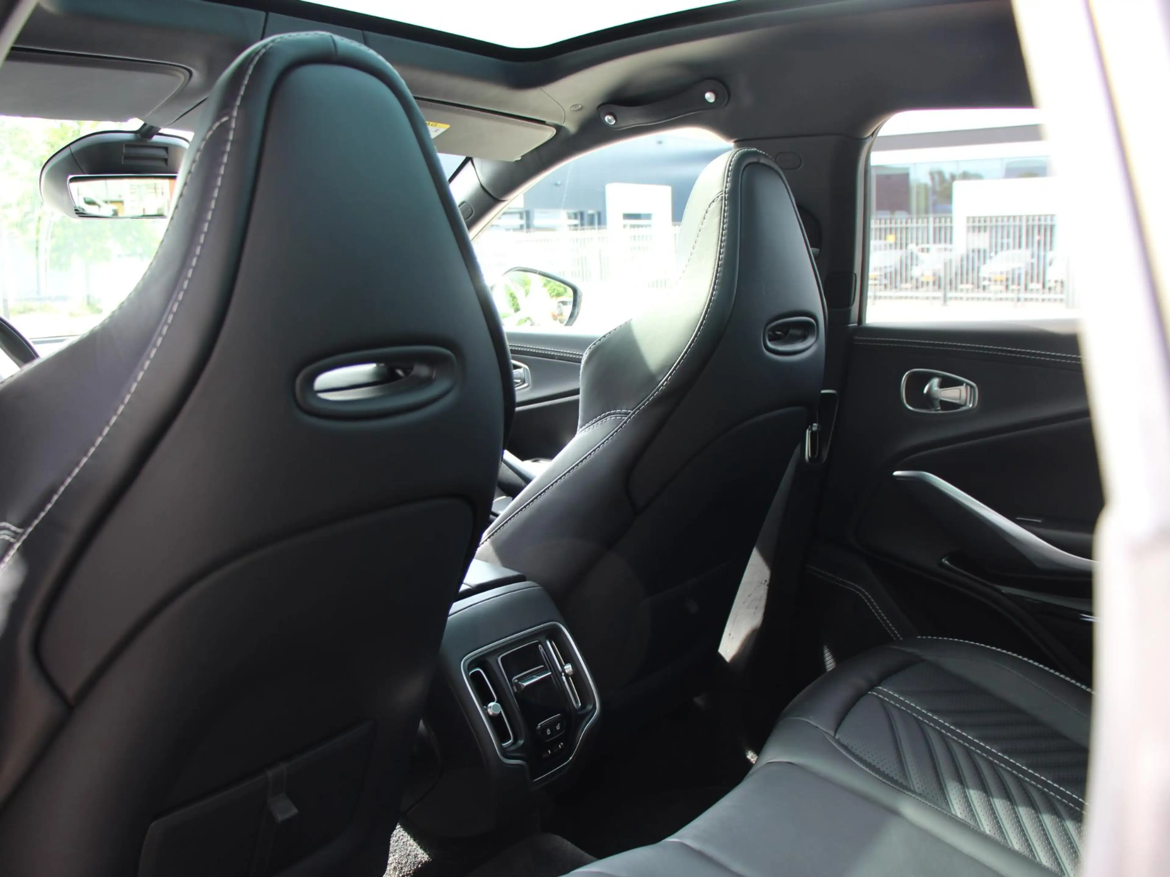 Aston Martin DBX 4.0 V8 707 — photo 30