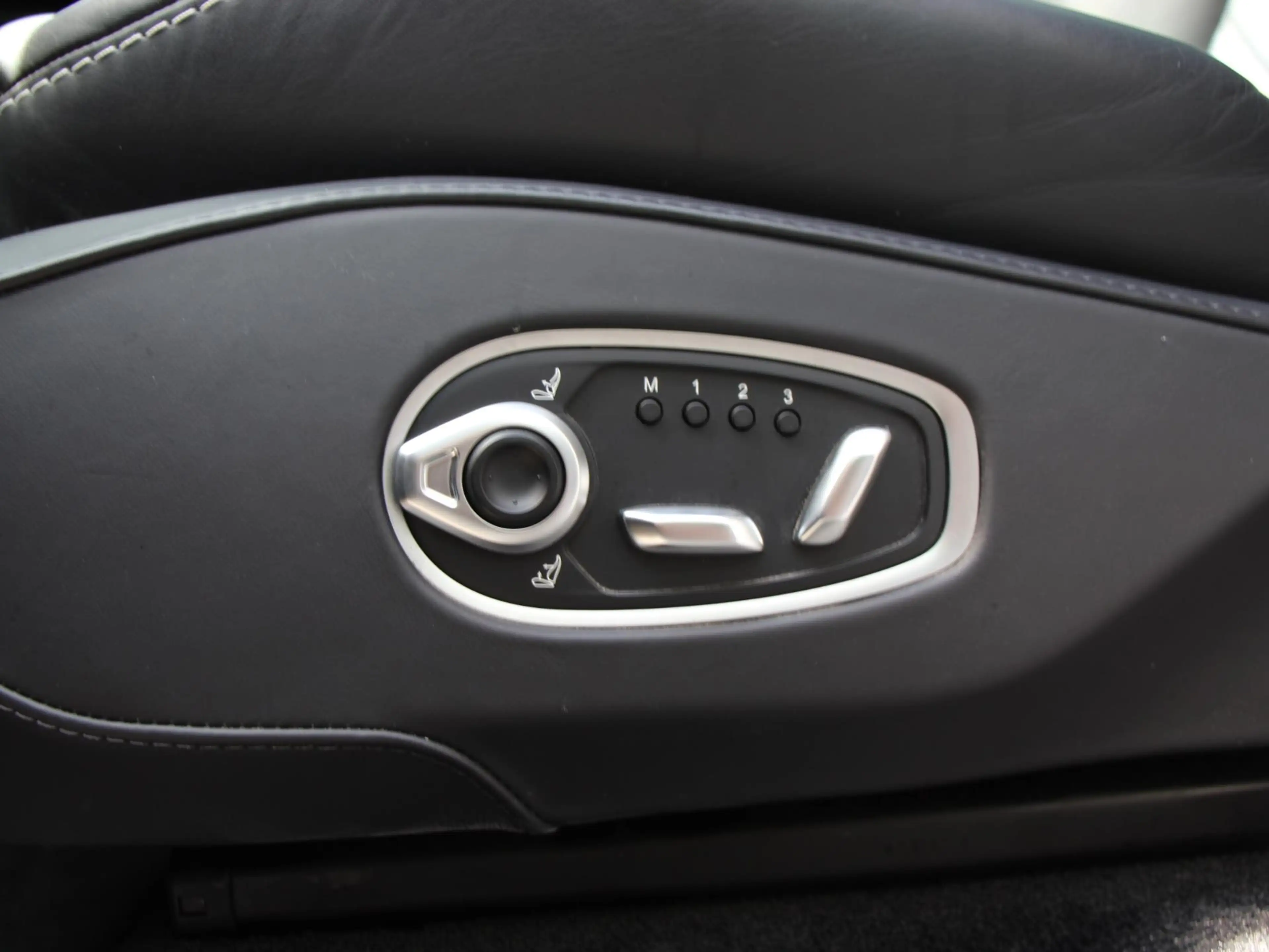 Aston Martin DBX 4.0 V8 707 — photo 13