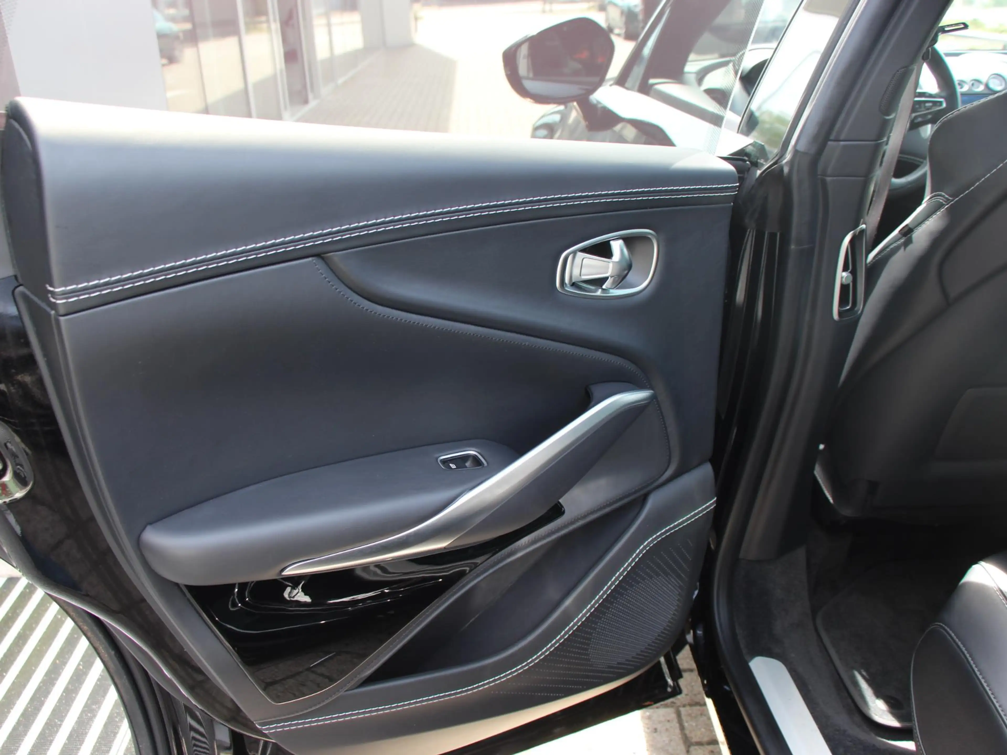 Aston Martin DBX 4.0 V8 707 — photo 29
