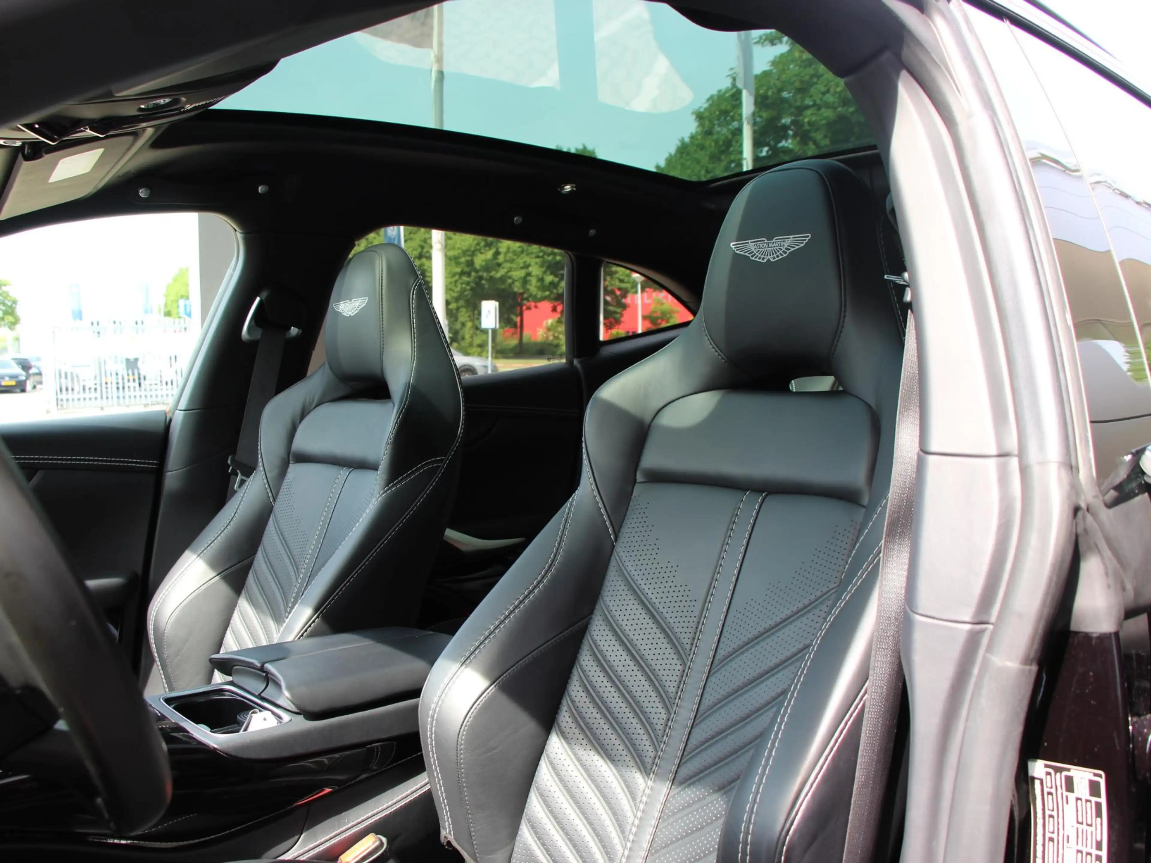 Aston Martin DBX 4.0 V8 707 — photo 23