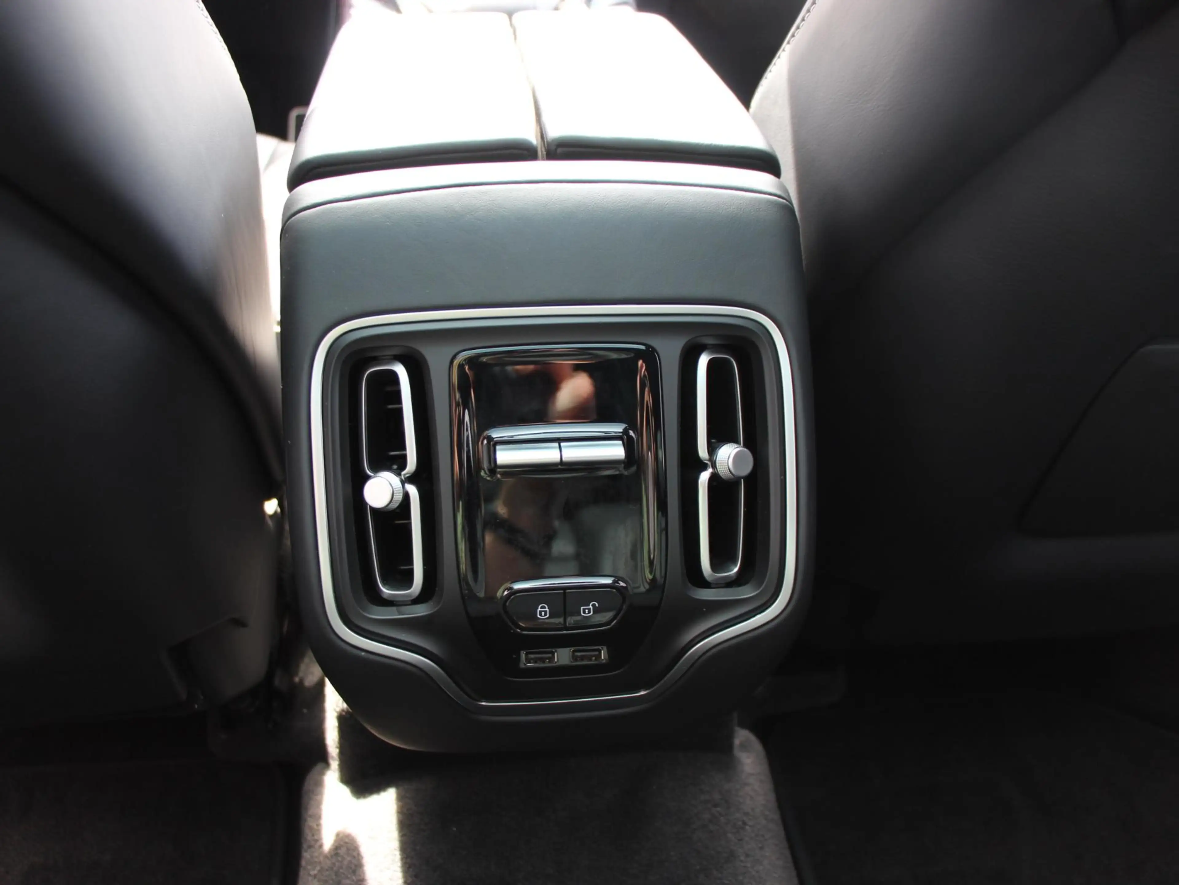 Aston Martin DBX 4.0 V8 707 — photo 31