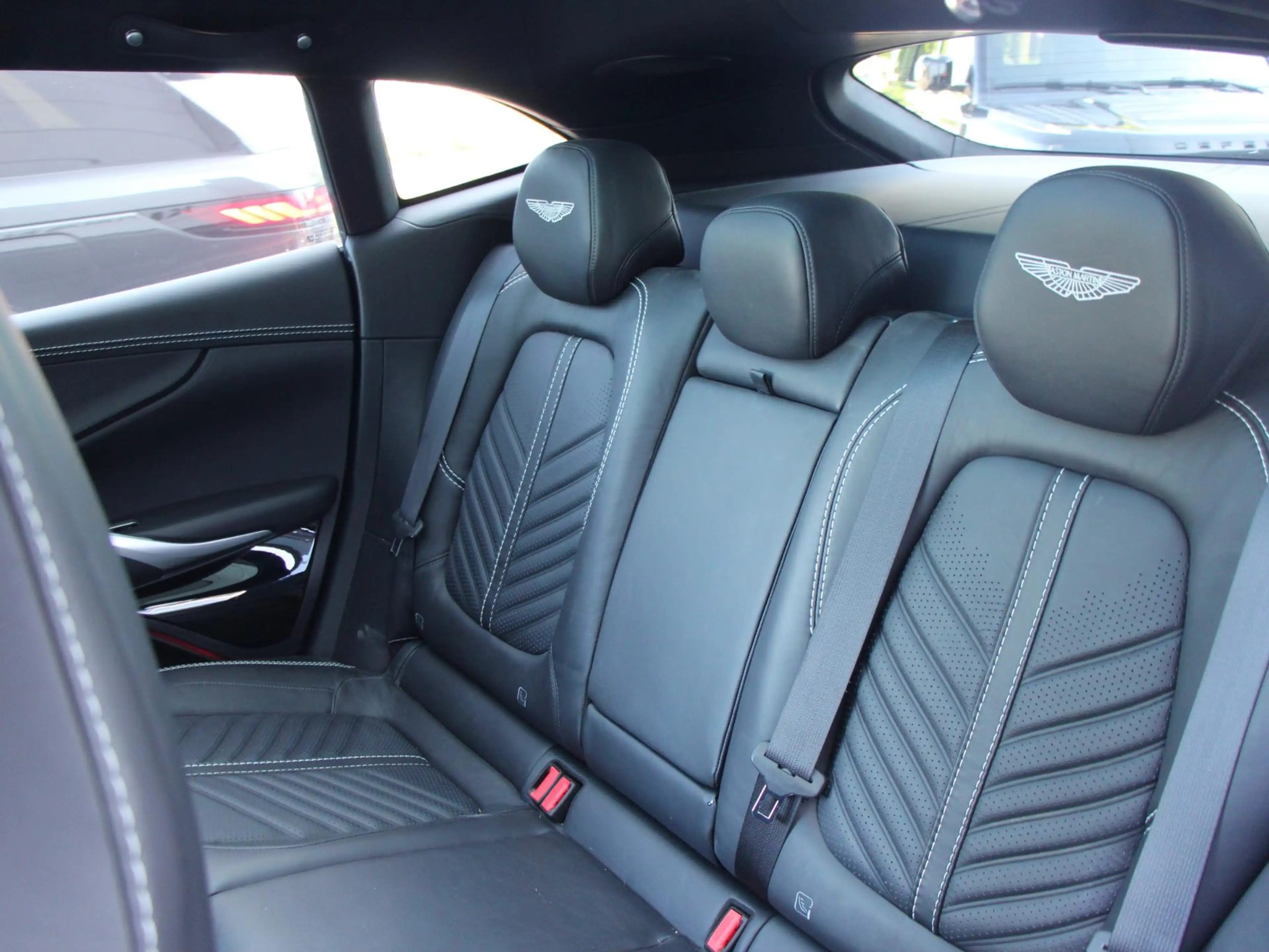 Aston Martin DBX 4.0 V8 707 — photo 36