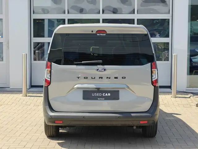 Ford Tourneo Courier view 6