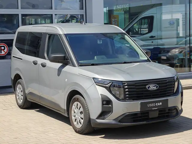 Ford Tourneo Courier view 3