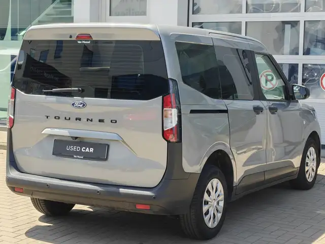 Ford Tourneo Courier view 5