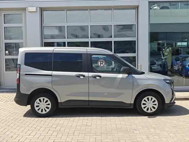 Ford Tourneo Courier view 4