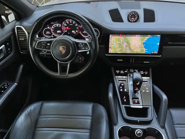 Porsche Cayenne view 12