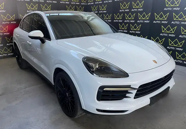Porsche Cayenne view 3