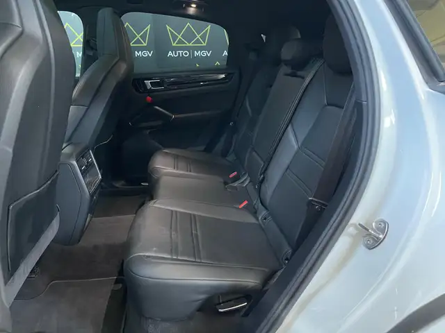 Porsche Cayenne view 14