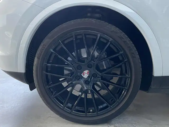 Porsche Cayenne view 15