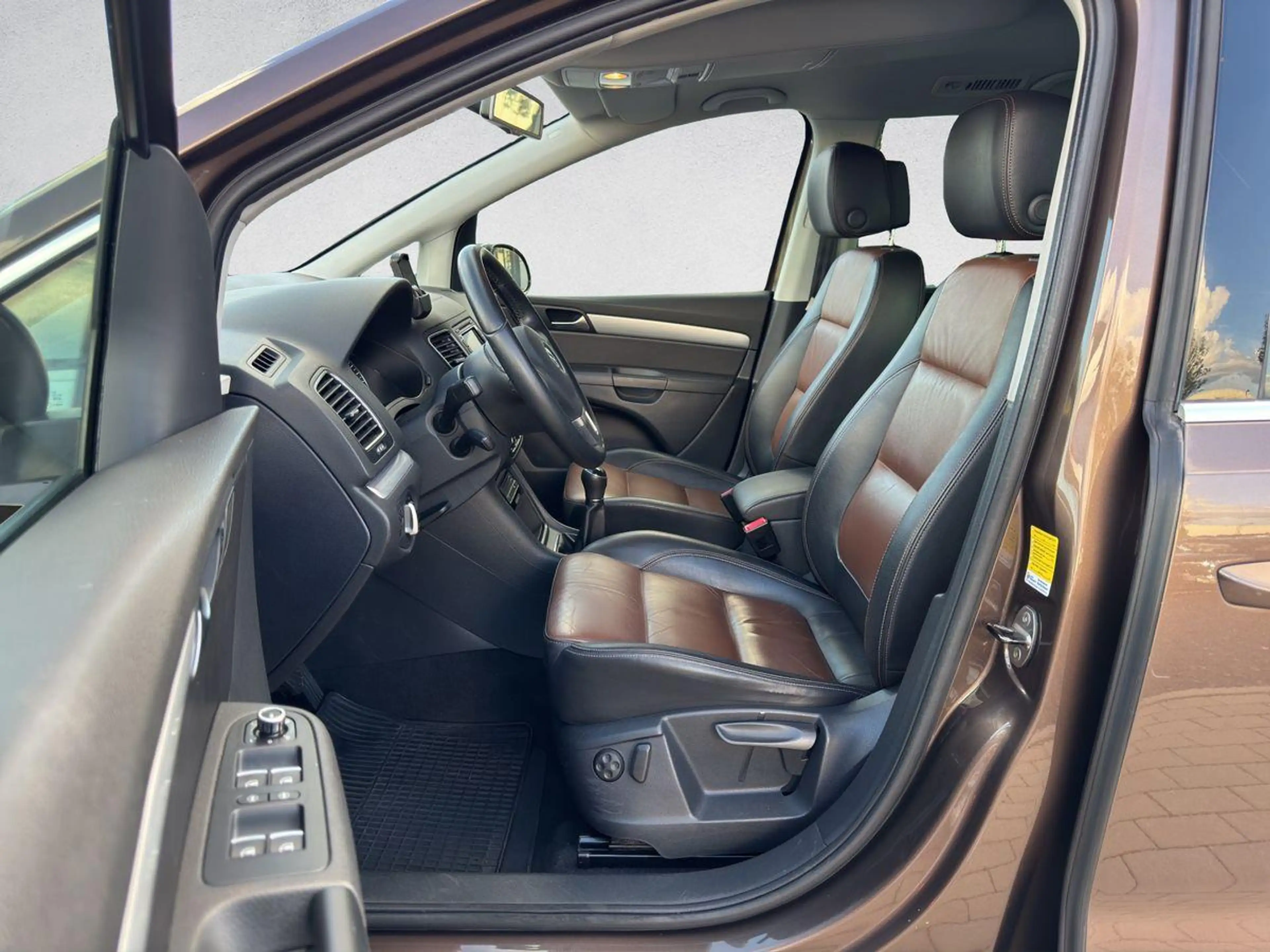 Volkswagen Sharan 1.4TSI Highline Leder Bi-Xenon R-Kamera — photo 11