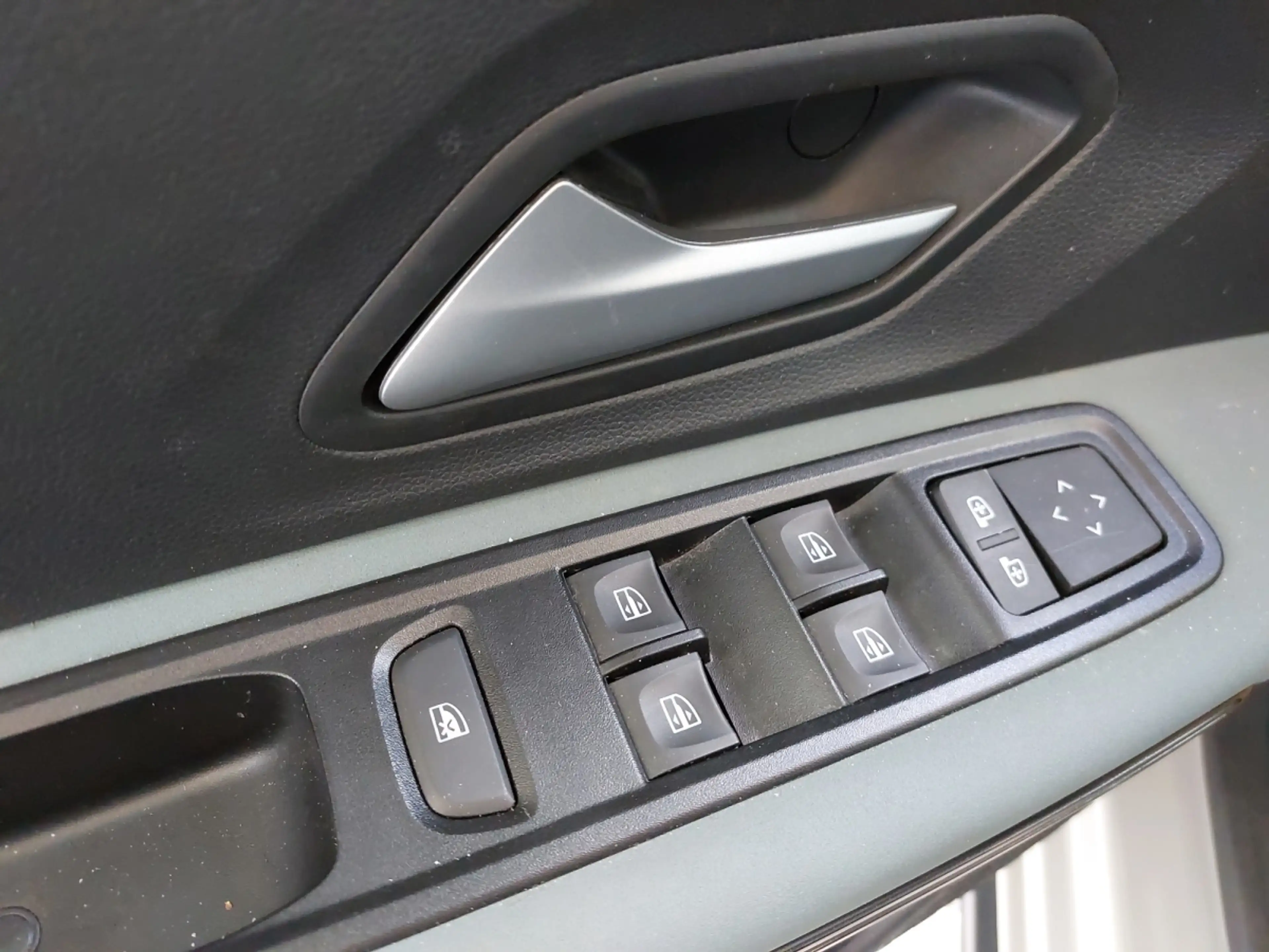 Dacia Jogger Extreme Hybrid 155 7-sitzig Aut. — photo 18