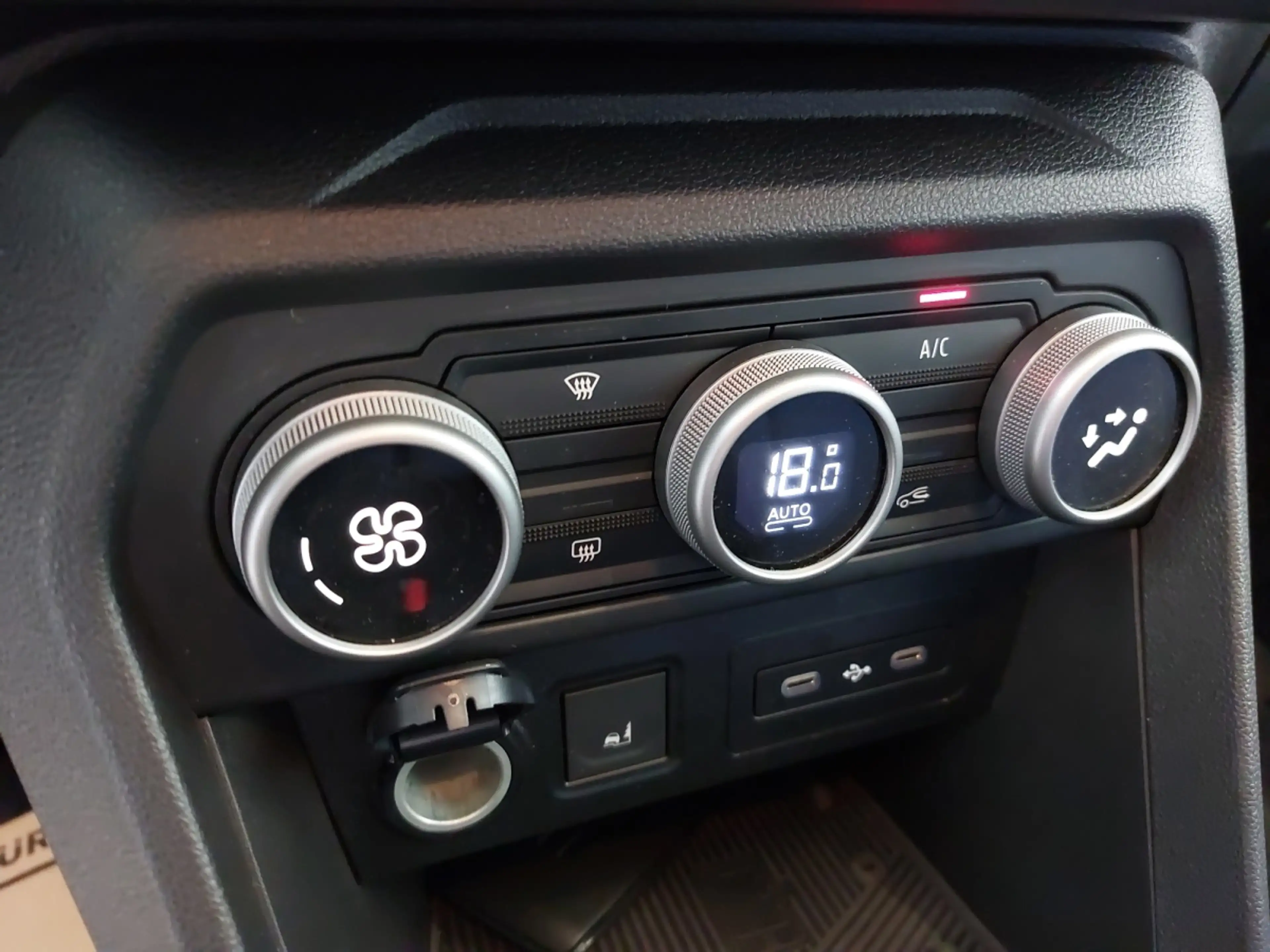 Dacia Jogger Extreme Hybrid 155 7-sitzig Aut. — photo 19