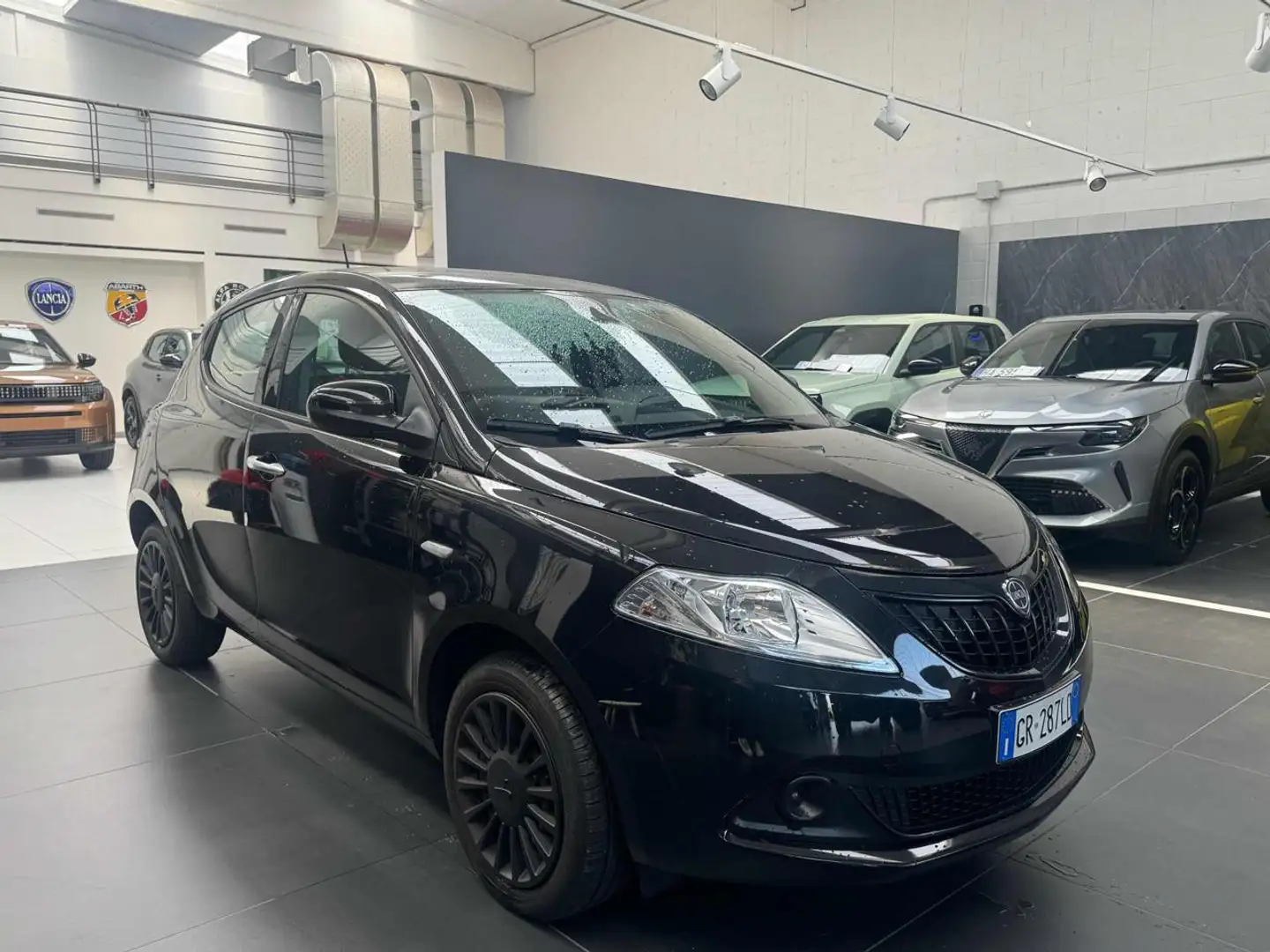 Lancia Ypsilon 1.0 FireFly 5 porte S&S Hybrid Silver Noir - 1