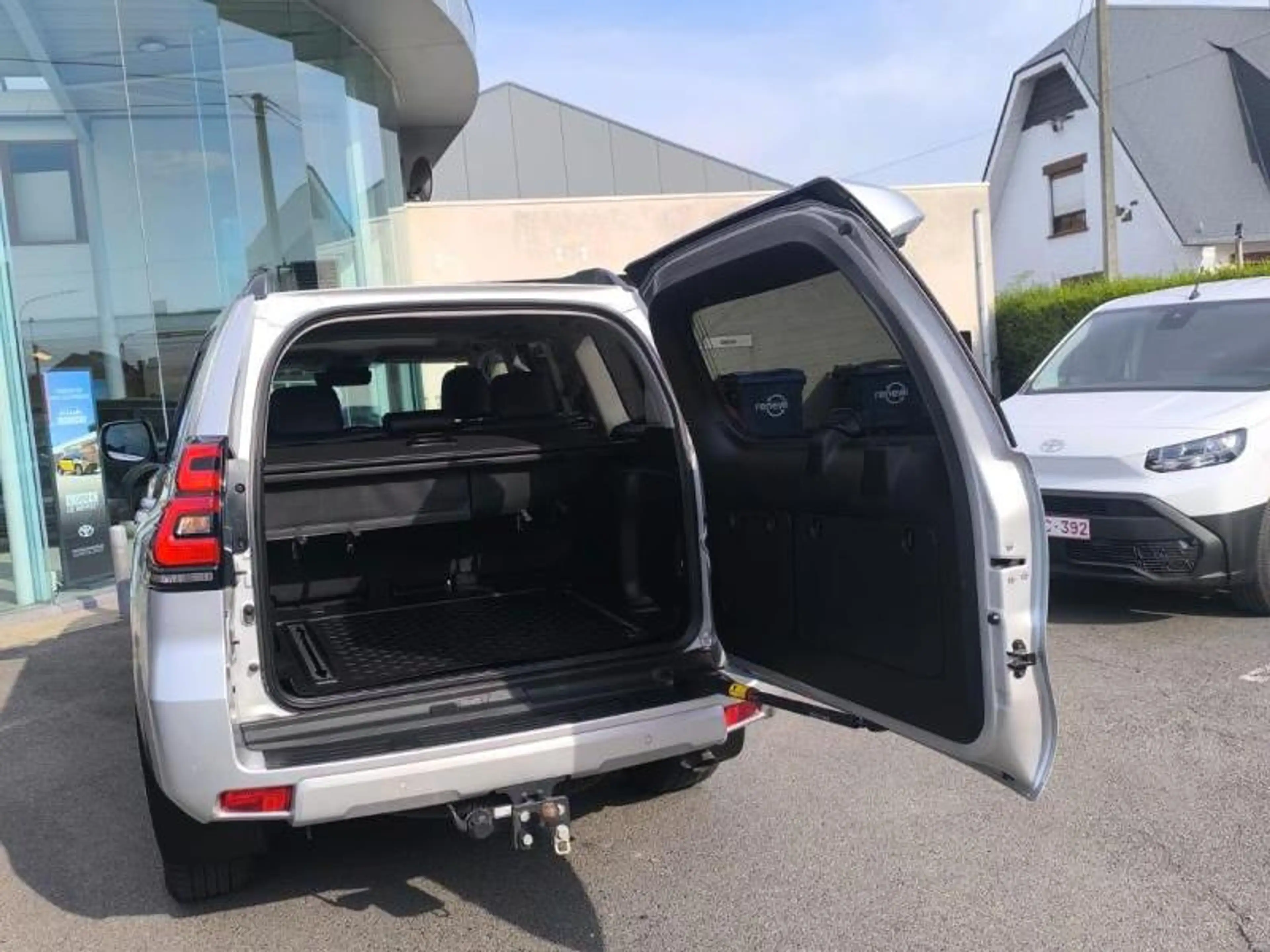 Toyota Land Cruiser Premium — photo 15