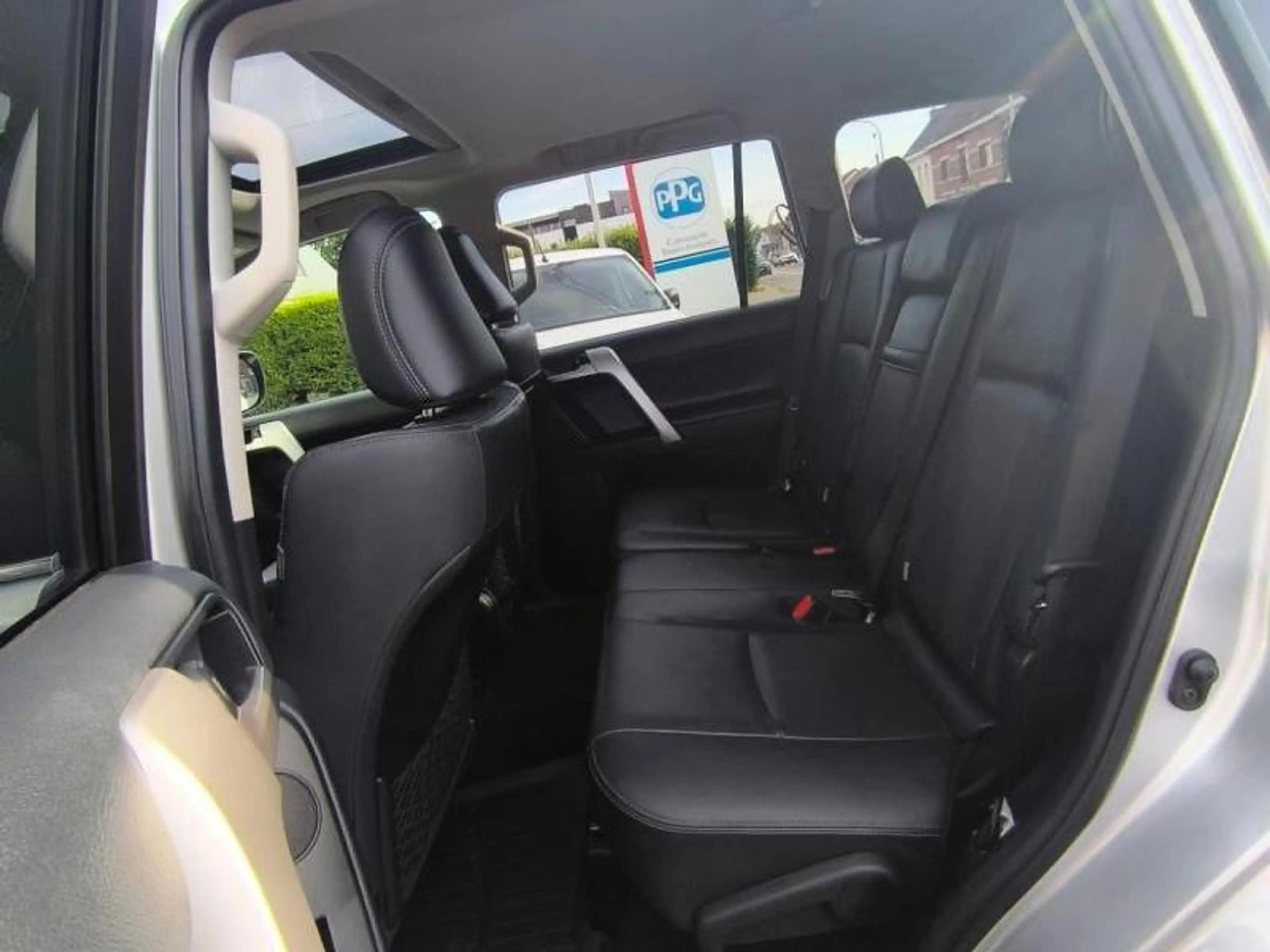 Toyota Land Cruiser Premium — photo 10