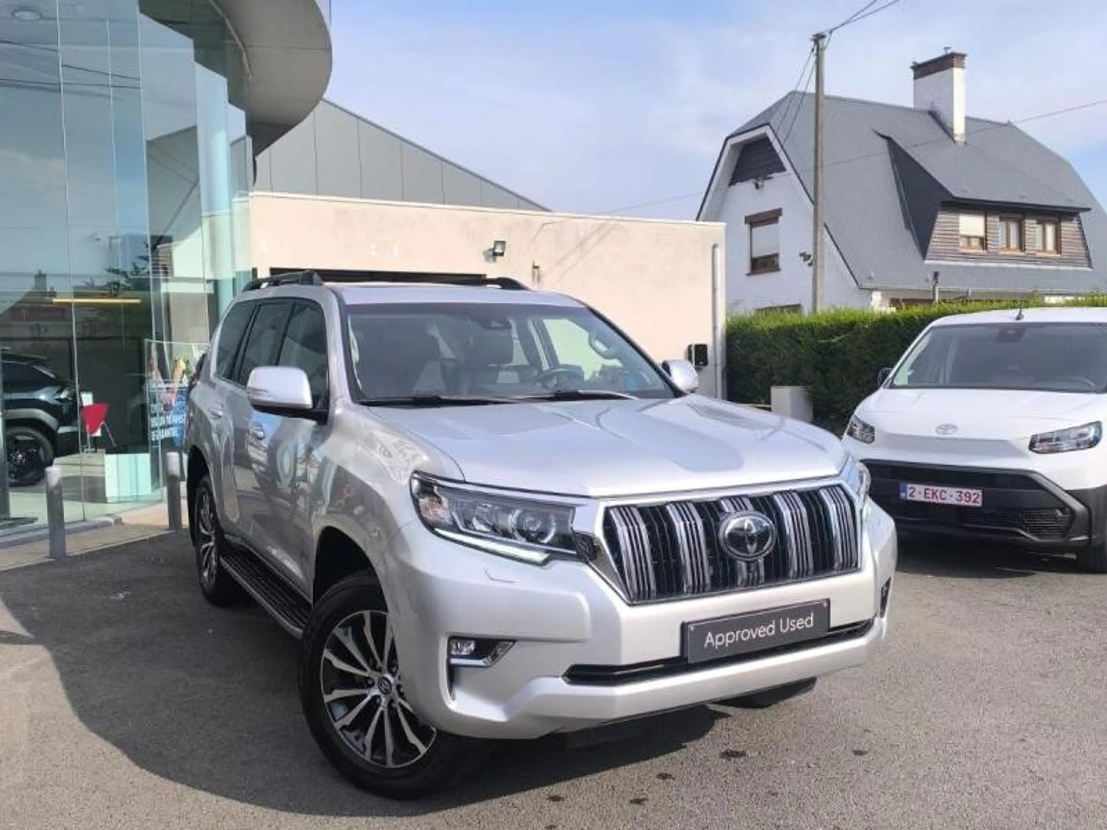 Toyota Land Cruiser Premium — photo 2