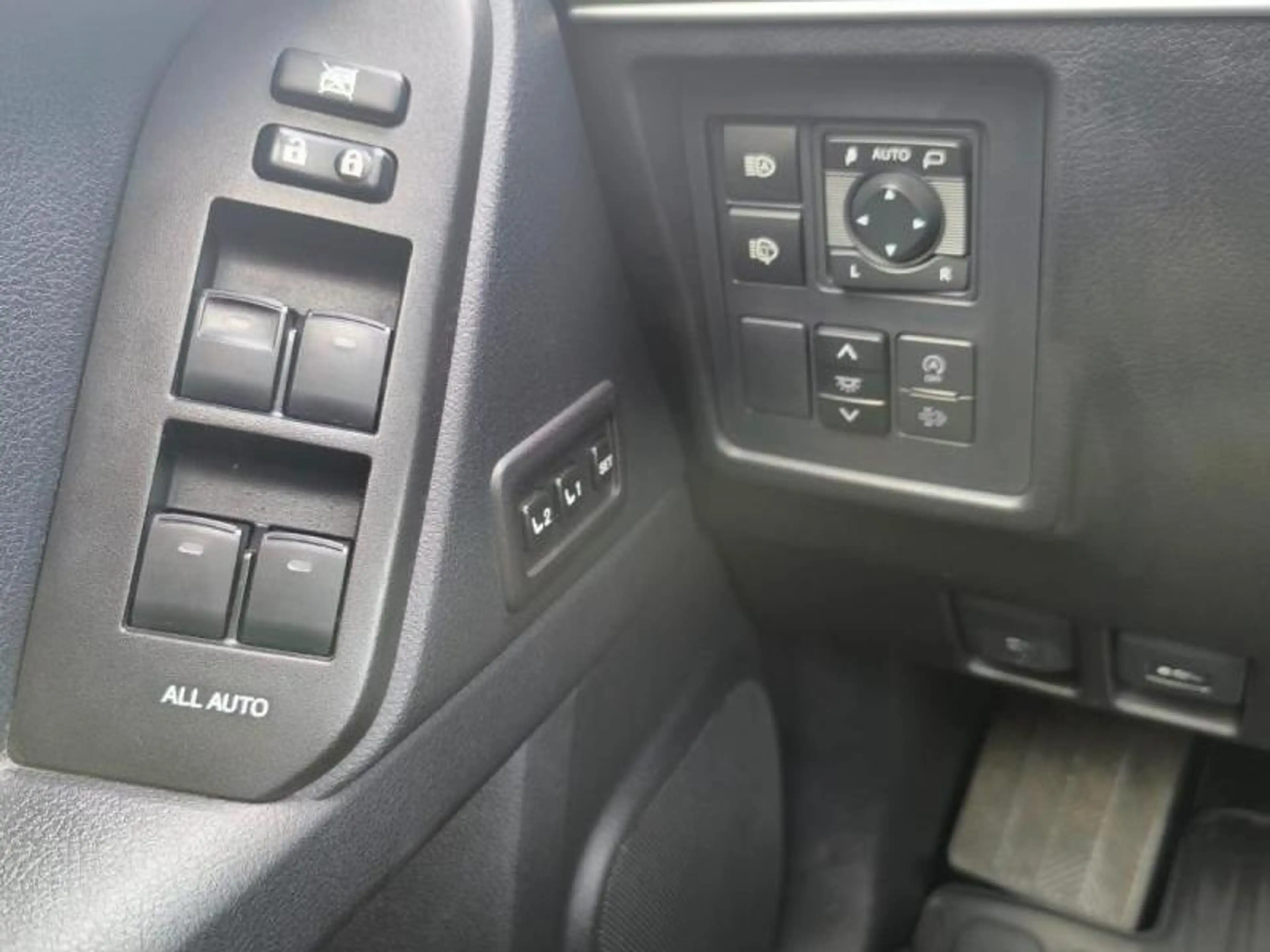 Toyota Land Cruiser Premium — photo 11