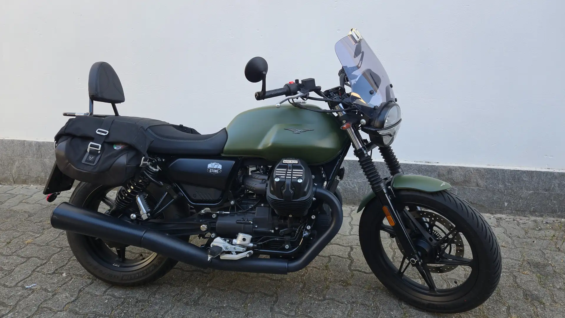 Moto Guzzi V 7 STONE ABS Groen - 1