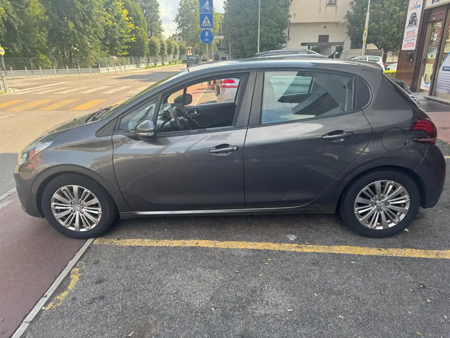 Peugeot 208 1.2  PureTech  5 porte Active  1 PROPRIETARIO Grigio - 2