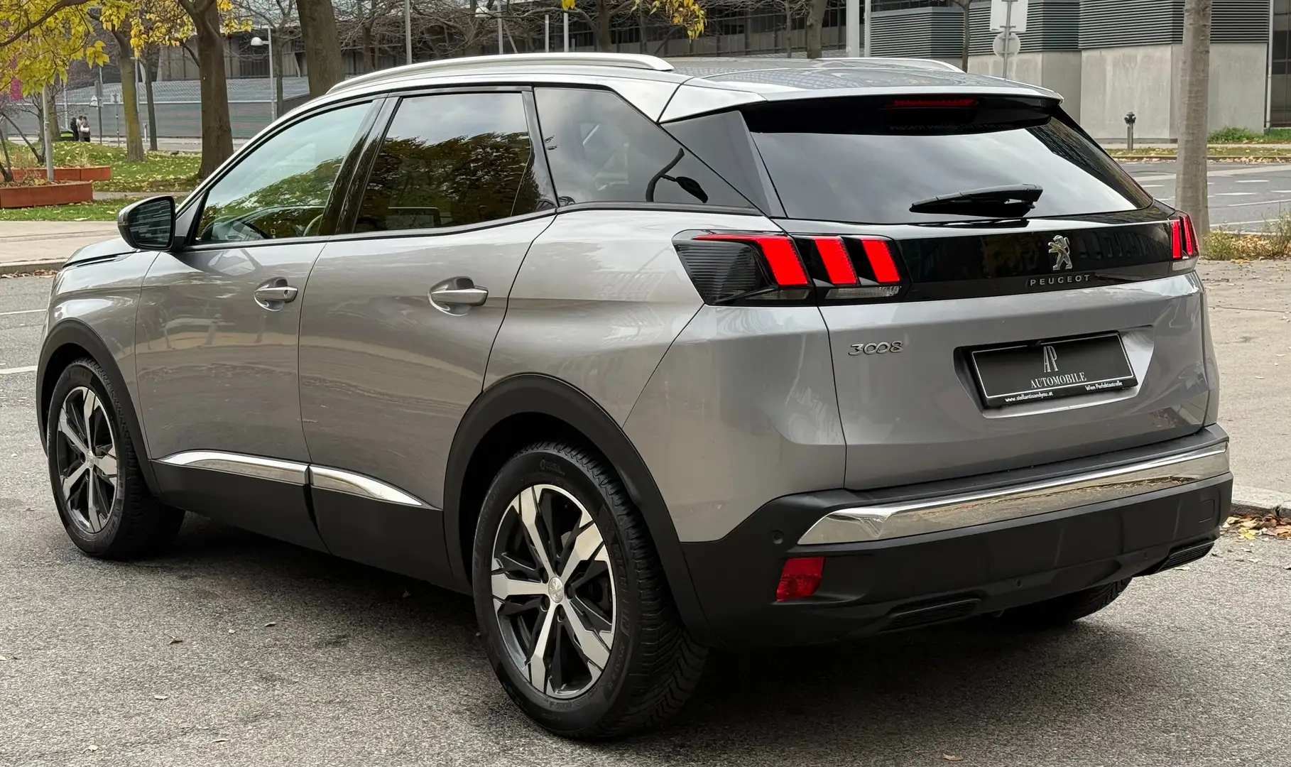 Peugeot 3008 3008 1,6 BlueHDi AUTOMATIK 120 S&S EAT6 Allure Grau - 2