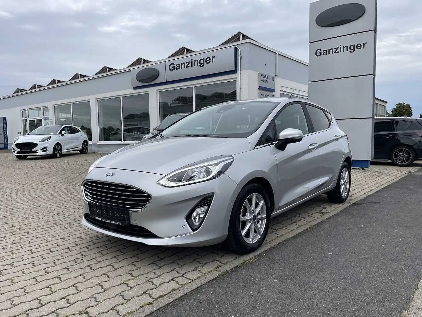Ford Fiesta Titanium 5-tg, GARANTIE+LED+ACC+NAVI+DAB+KAMERA+PD Zilver - 1