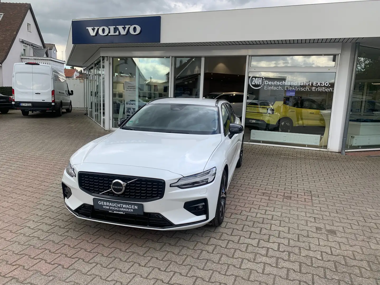Volvo V60 Plus Dark Weiß - 1