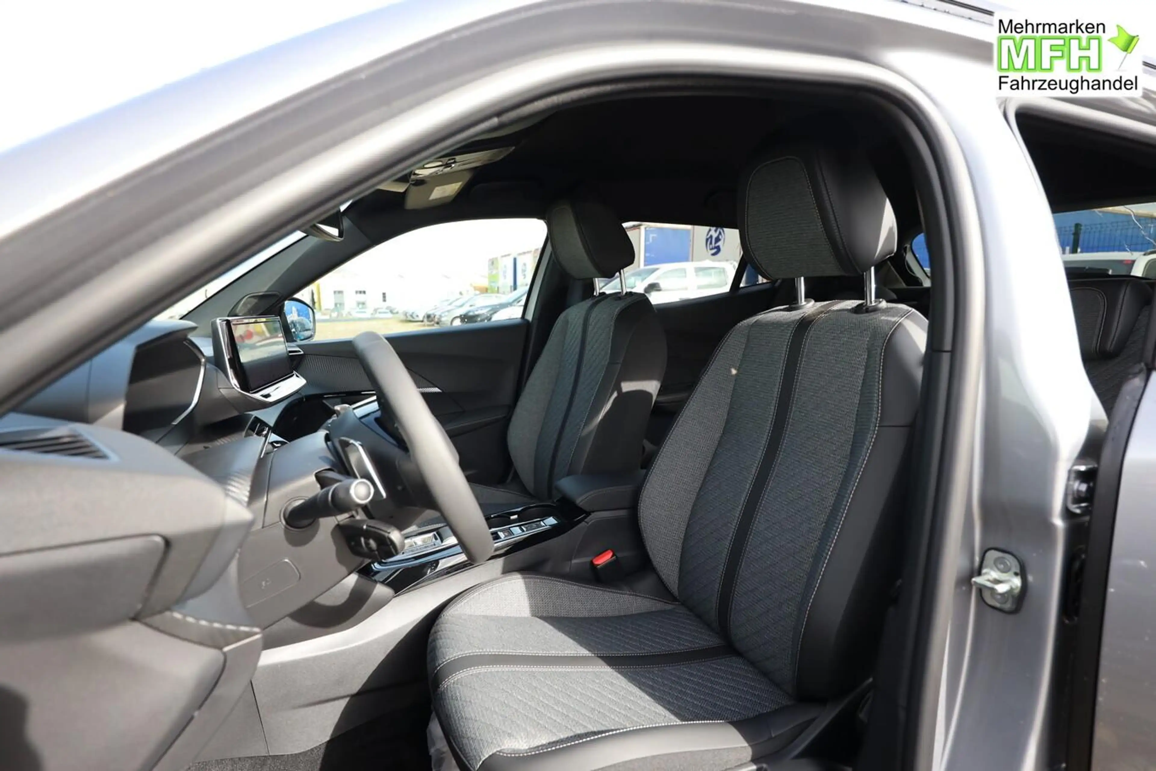 Peugeot 2008 Allure Hybrid Nav Keyl SHZ 2xPDC CarP DigC 100 ... — photo 5