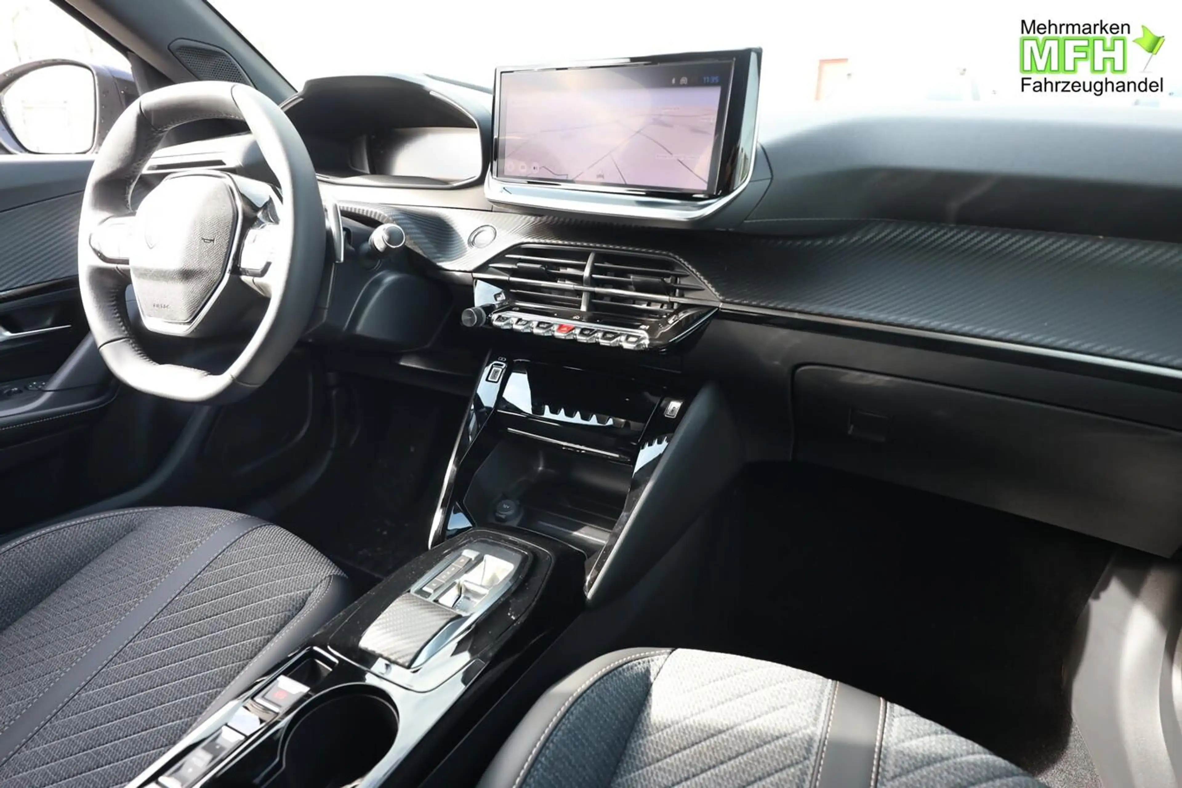 Peugeot 2008 Allure Hybrid Nav Keyl SHZ 2xPDC CarP DigC 100 ... — photo 8