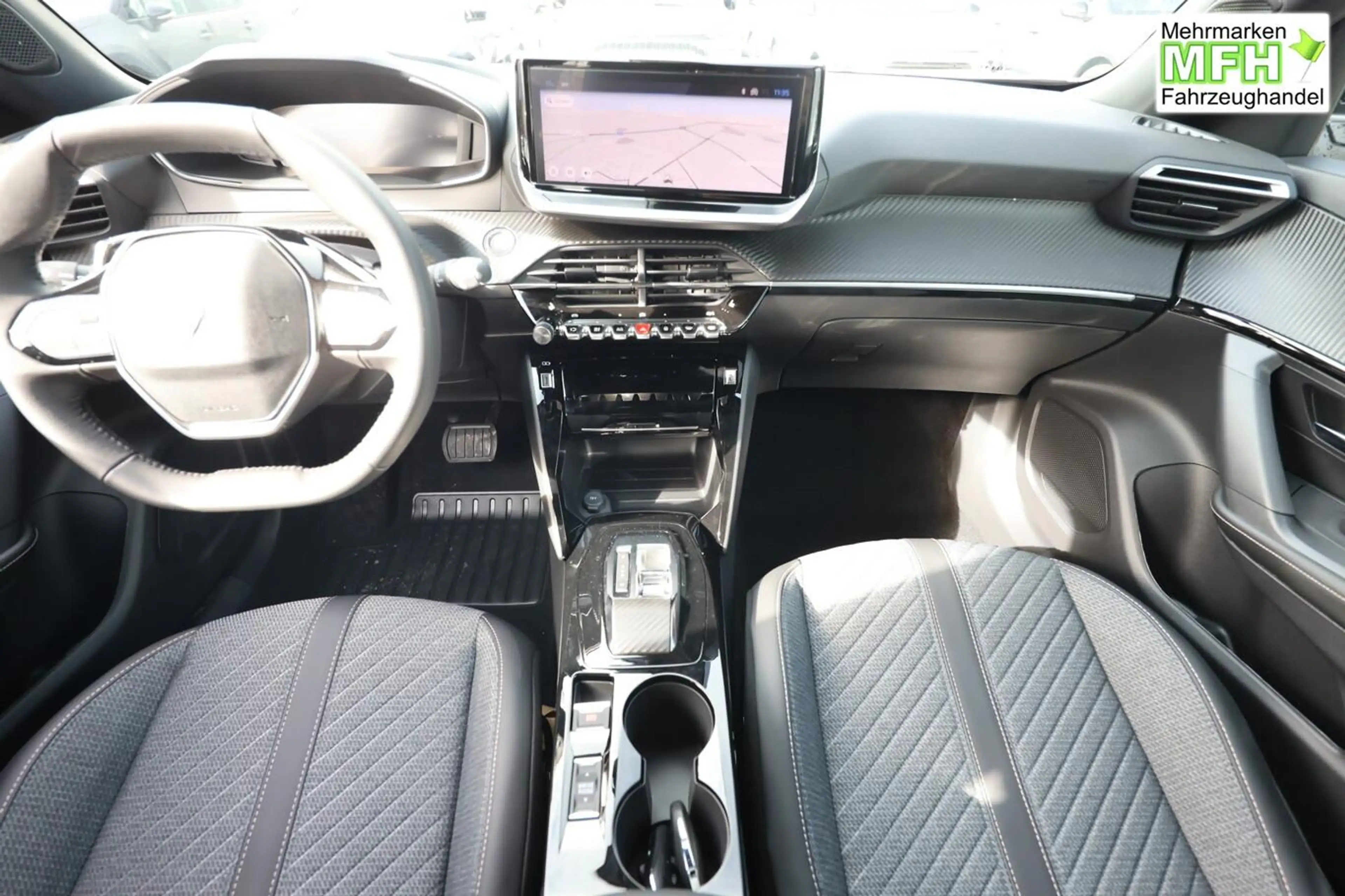 Peugeot 2008 Allure Hybrid Nav Keyl SHZ 2xPDC CarP DigC 100 ... — photo 7