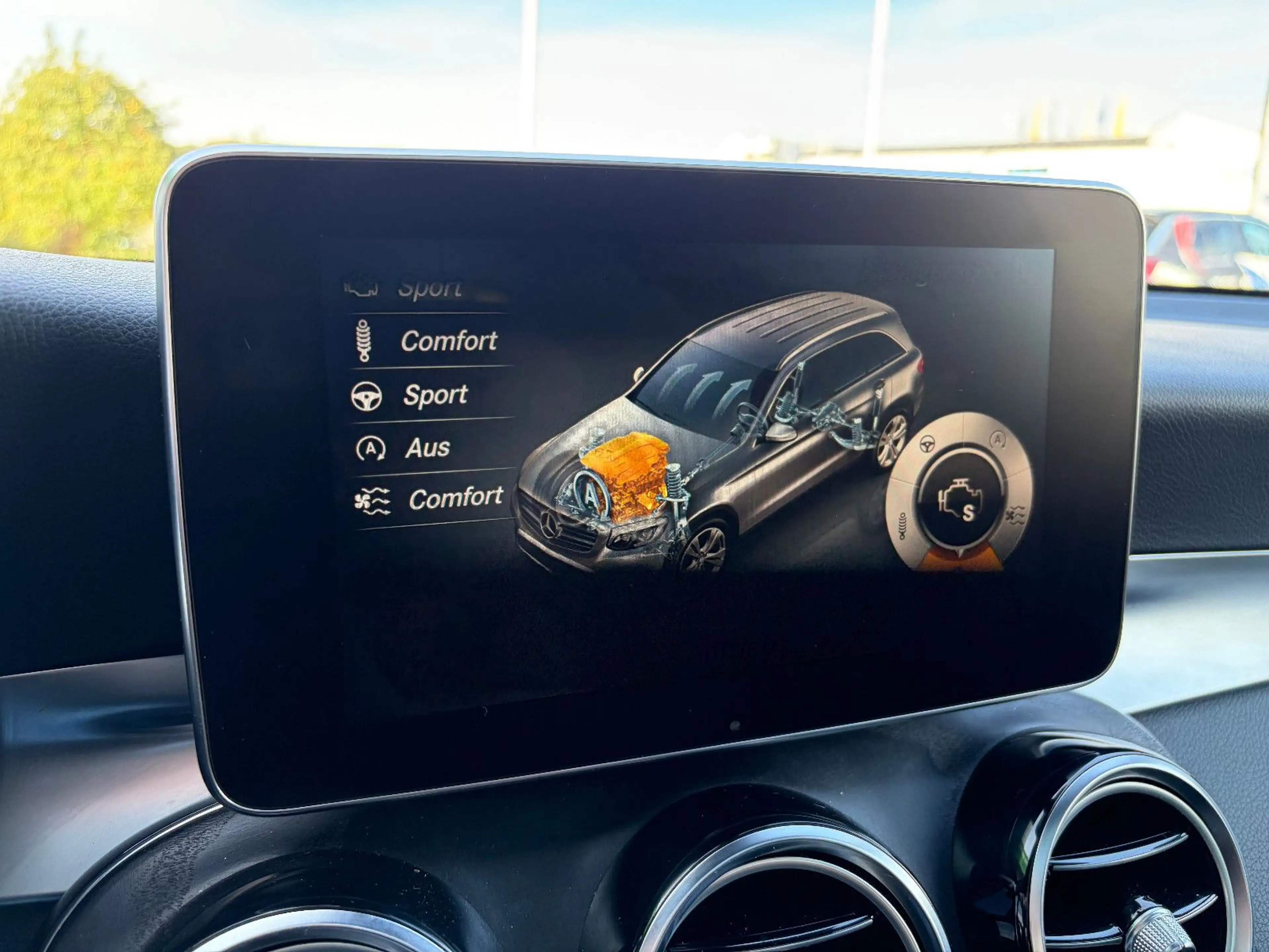 Mercedes-Benz GLC 350 d 4Matic AMG LED NIGHT PANO 360° AHK AIR — photo 35