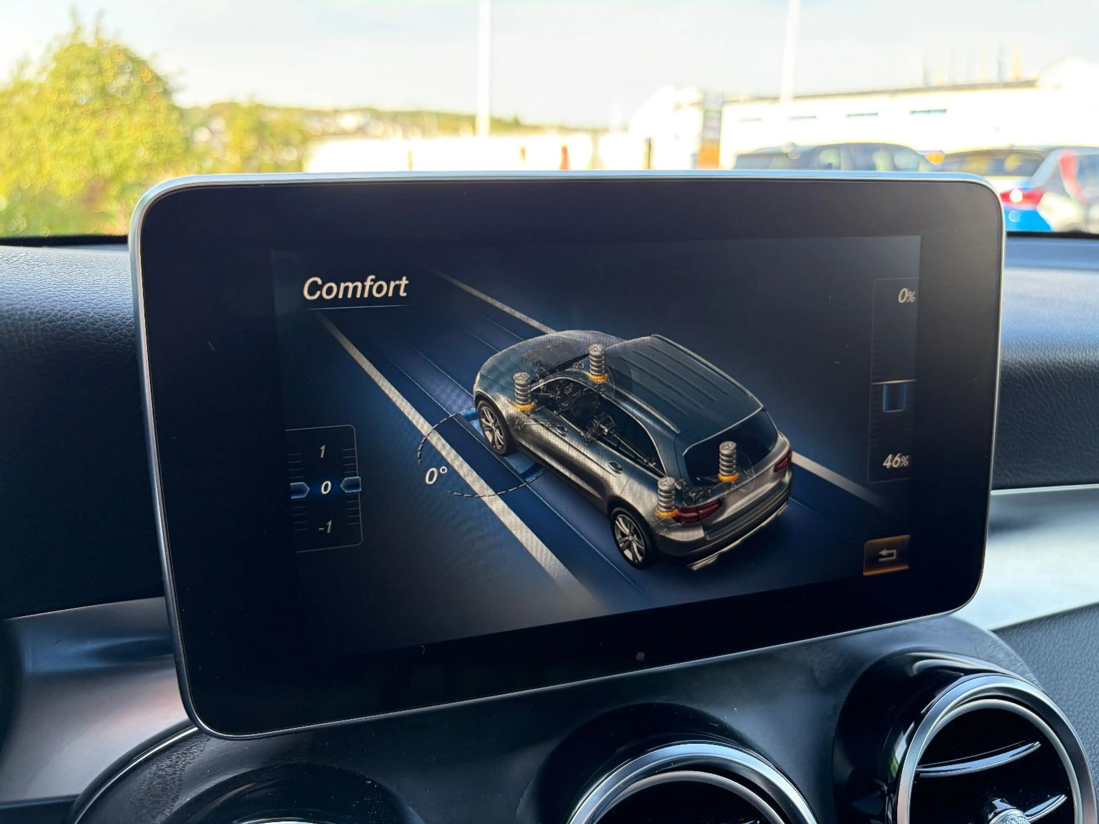 Mercedes-Benz GLC 350 d 4Matic AMG LED NIGHT PANO 360° AHK AIR — photo 37