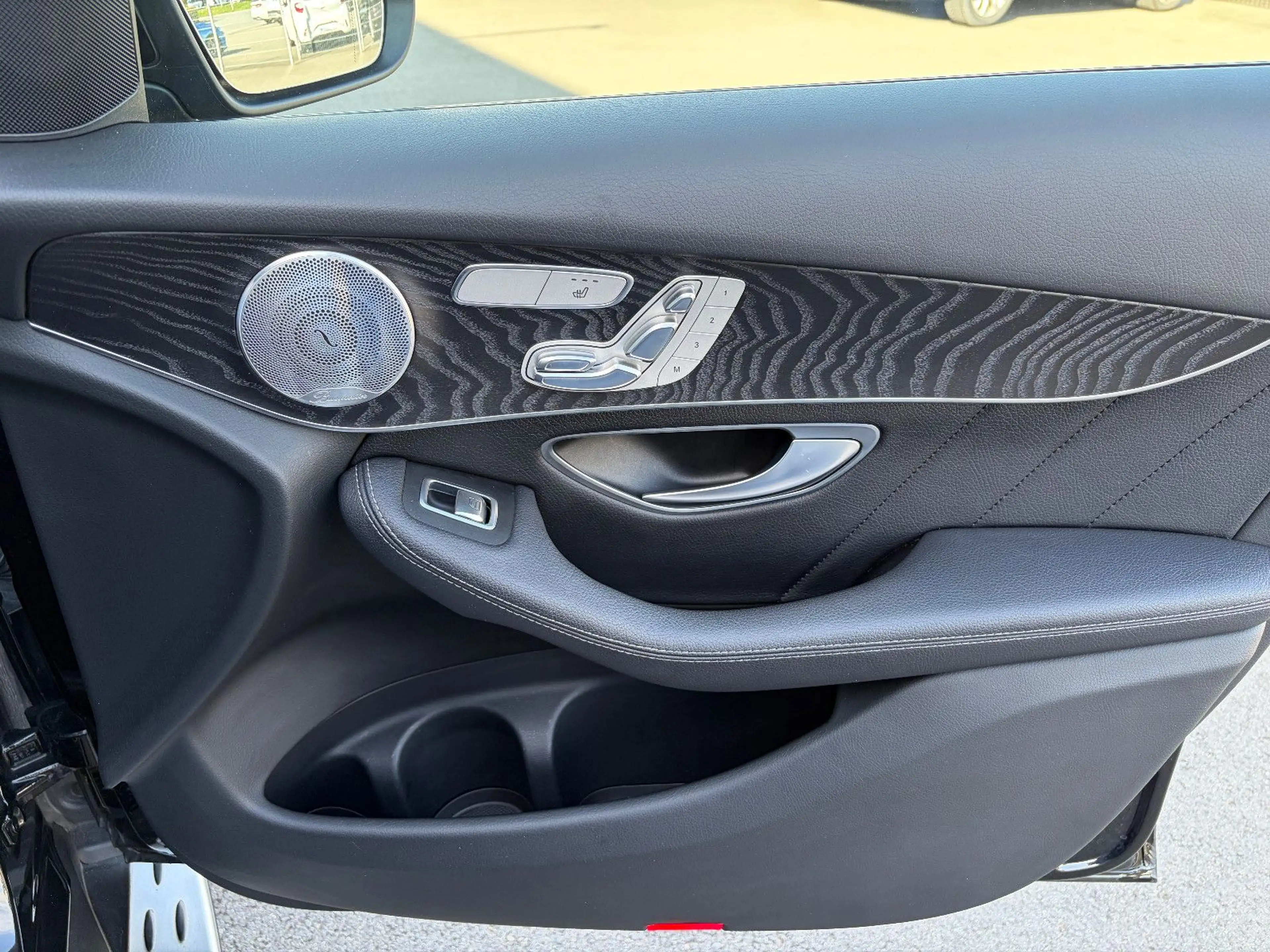 Mercedes-Benz GLC 350 d 4Matic AMG LED NIGHT PANO 360° AHK AIR — photo 32