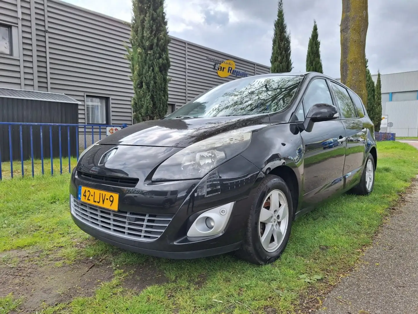 Renault Scenic TCE 130 crna - 1