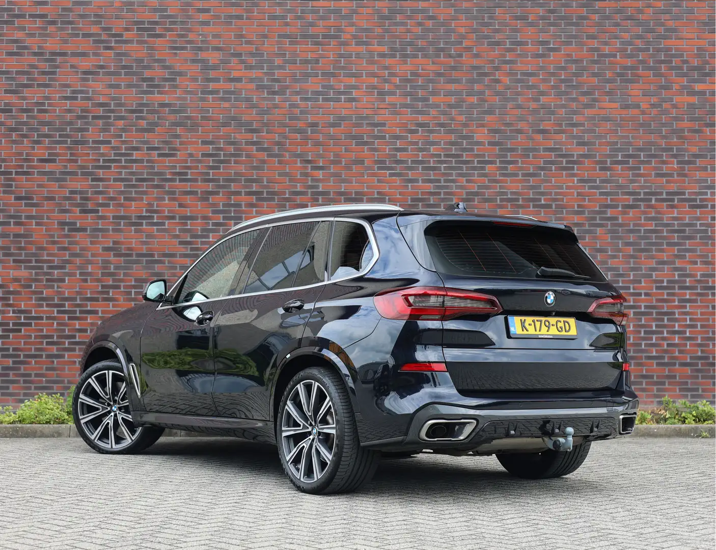BMW X5 M50d High Executive | Trekhaak - Pano - Entertainm Negru - 2