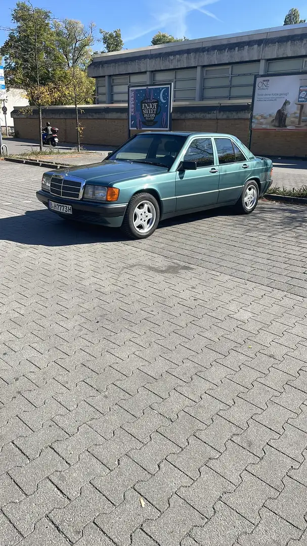Mercedes-Benz 190 D - 1