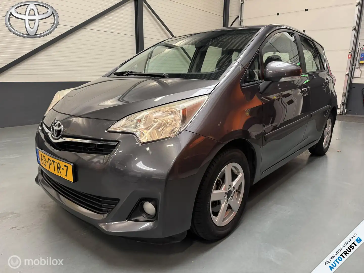 Toyota Verso-S 1.3 VVT-i Aspiration NL-Auto|Trekhaak Grau - 1