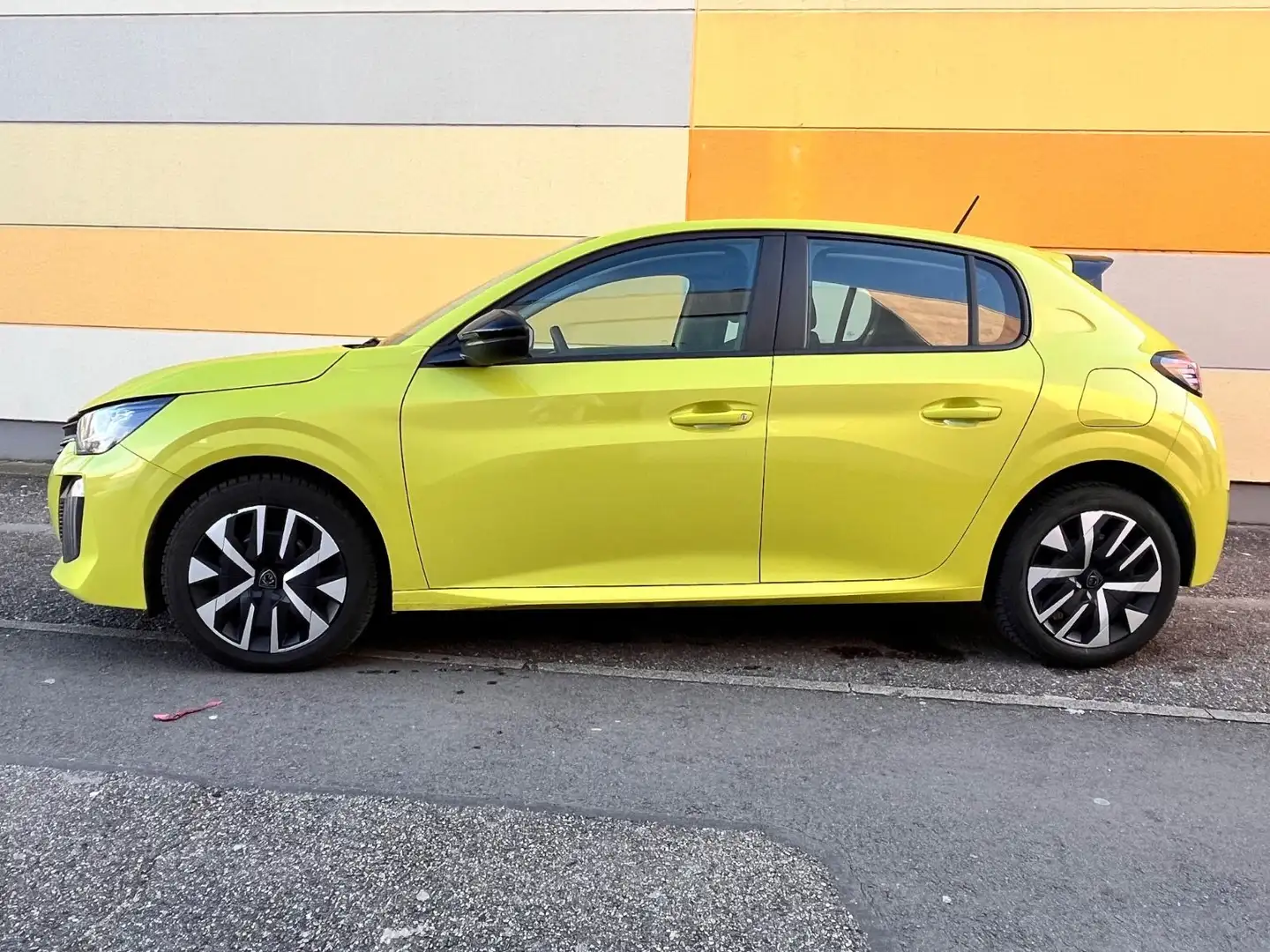 Peugeot 208 Hybrid 100 DSC6 Active *LED*NAVI*PDC*1HAND Jaune - 2