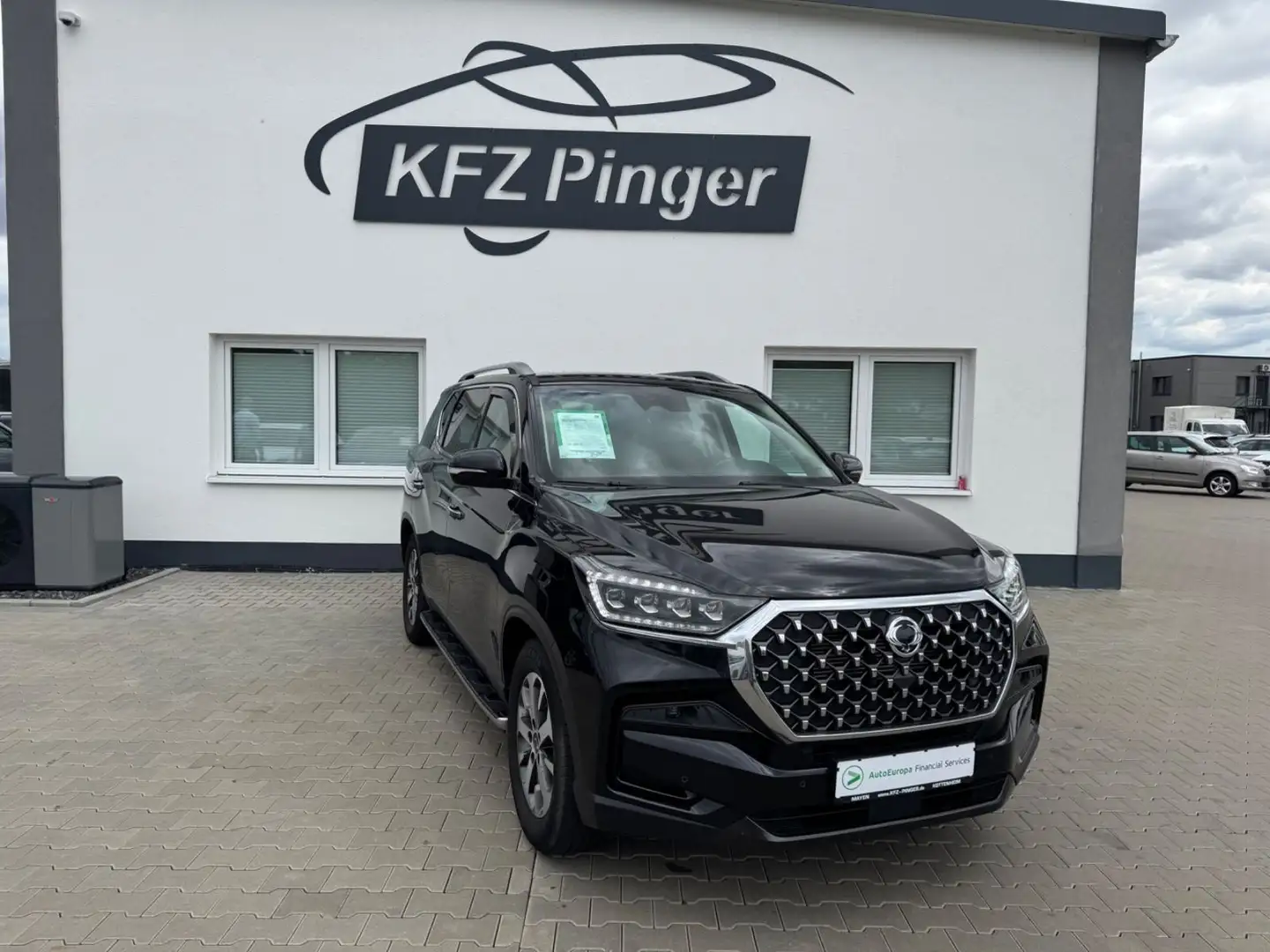 SsangYong Rexton 2.2 Diesel e-XDi 220 Quartz 4WD AT Schwarz - 1