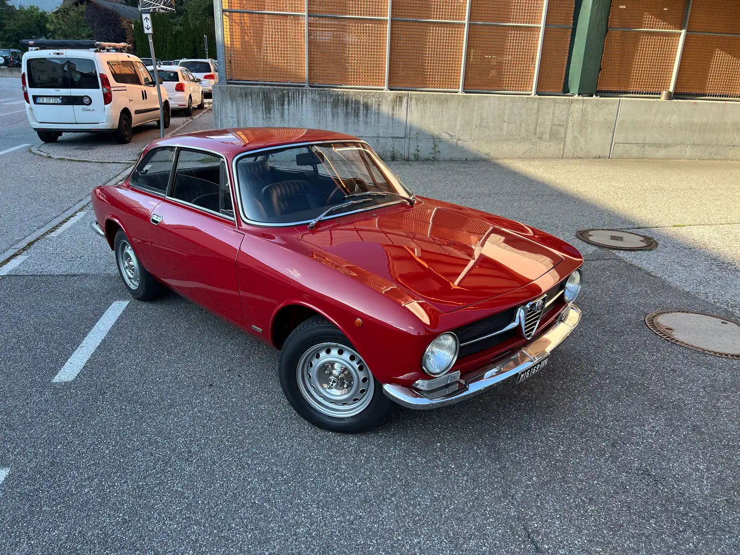 Alfa Romeo Junior 1300 GT Червоний - 1