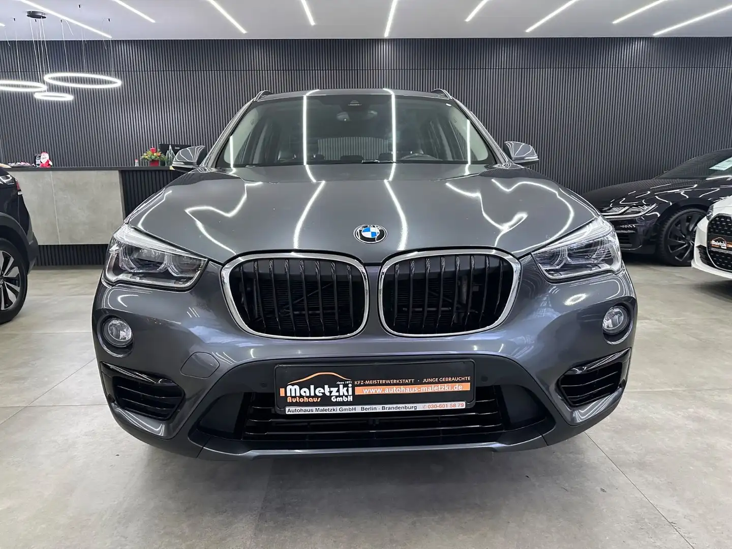 BMW X1 20i sDrive SportLine*Tempomat*LED*Kamera* Gris - 2