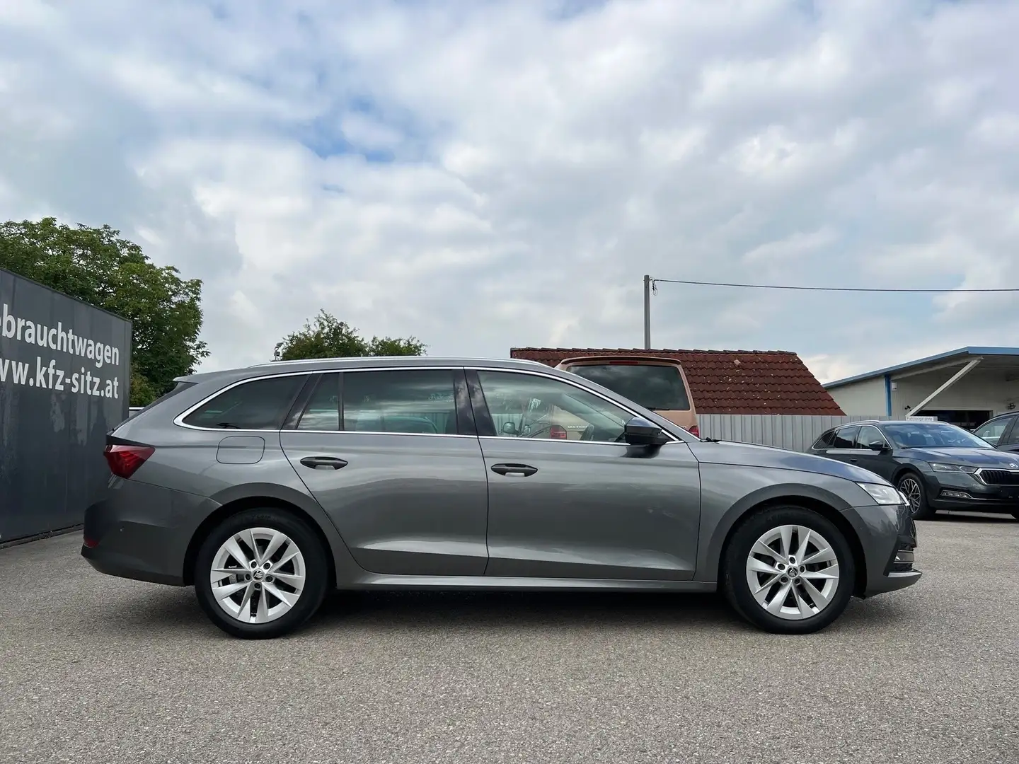 Skoda Octavia Combi 2,0 TDI Style DSG | NP € 45.055 Grau - 2