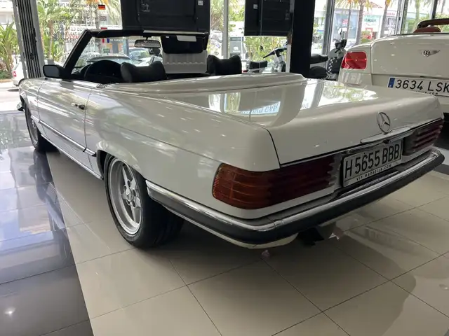 Mercedes-Benz 450 view 9