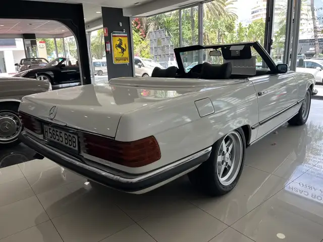 Mercedes-Benz 450 view 6